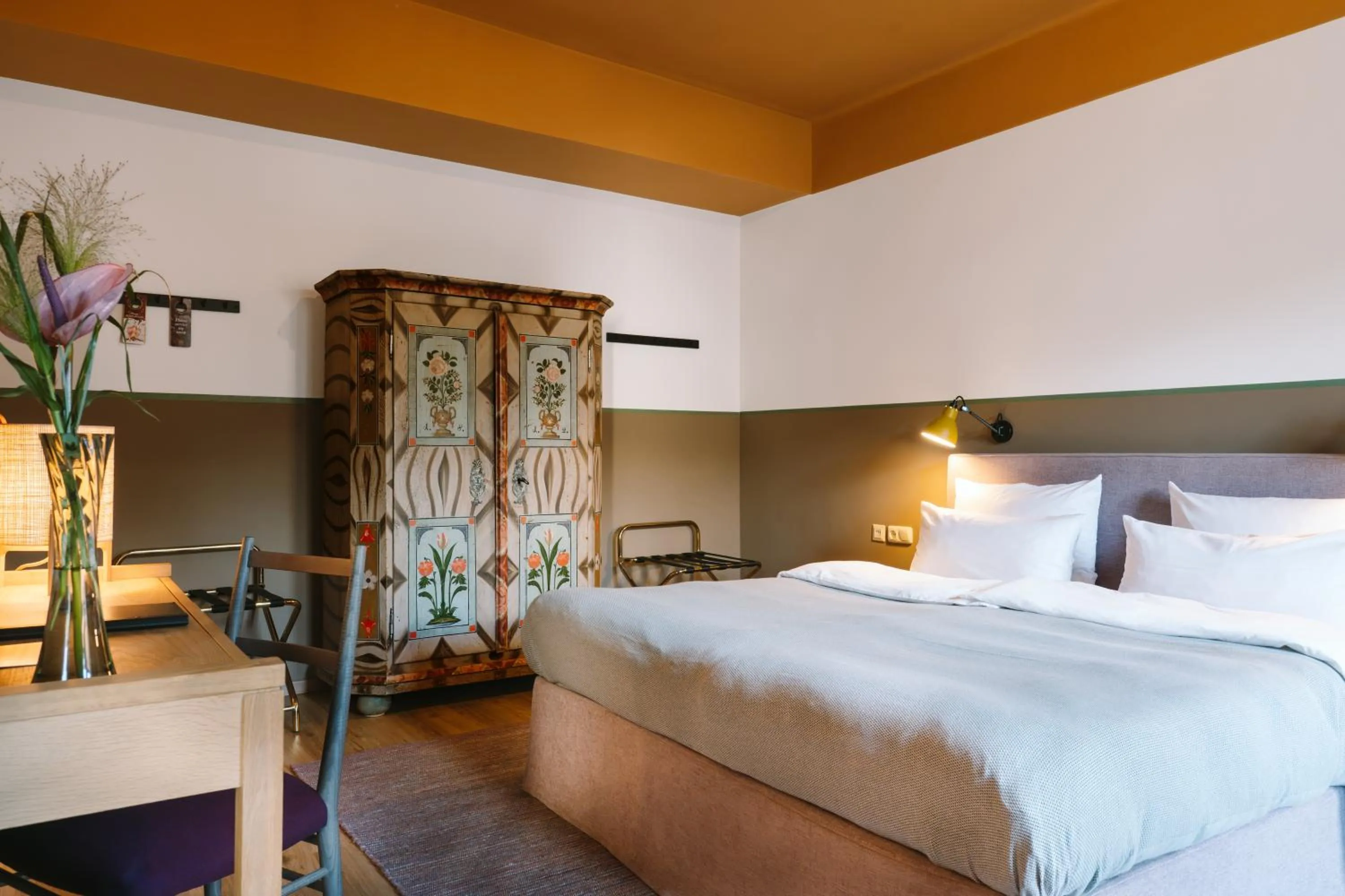 Photo of the whole room, Bed in HENRI Country House Garmisch-Partenkirchen