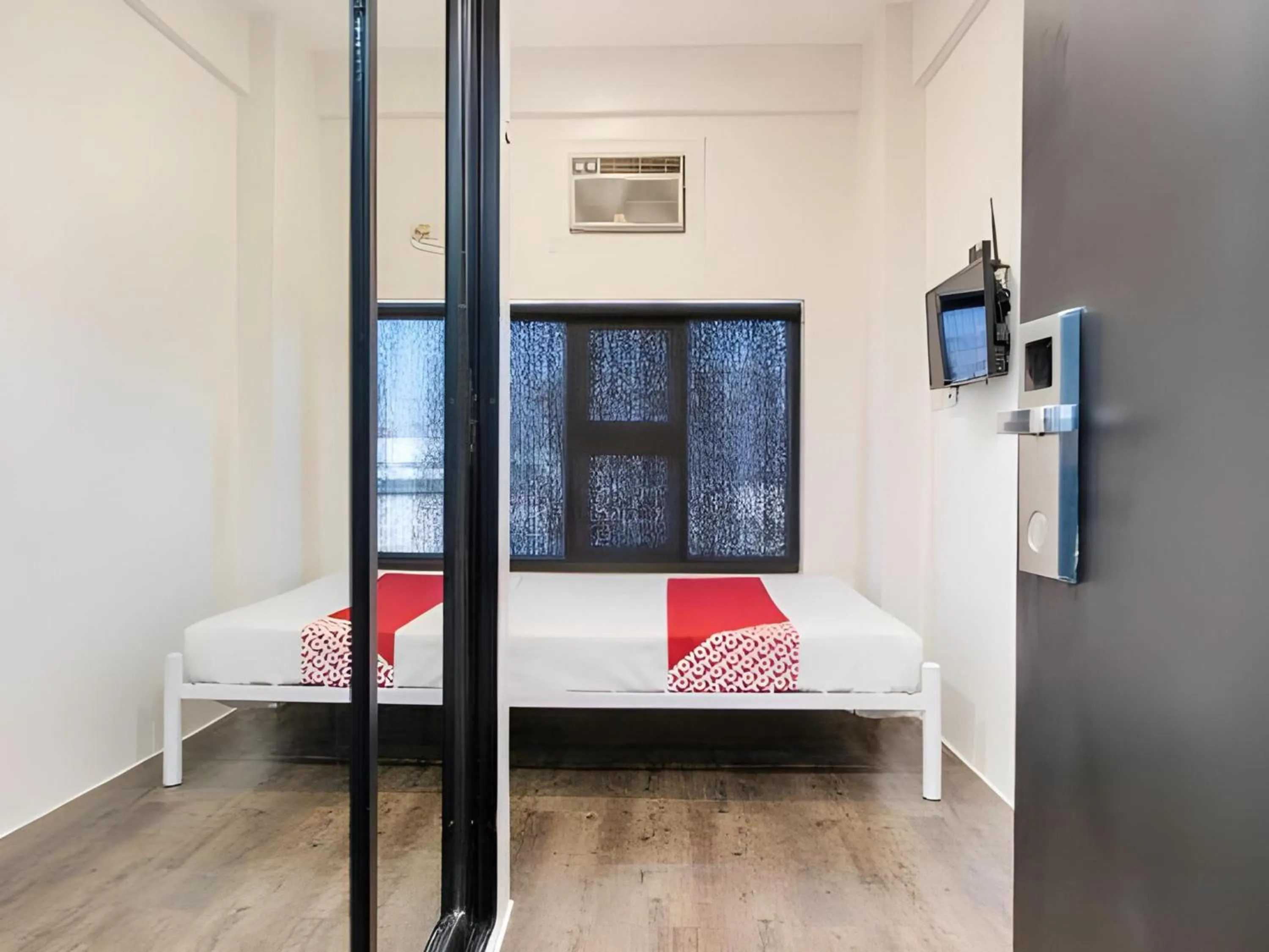 Photo of the whole room in OYO 563 Mytown New York