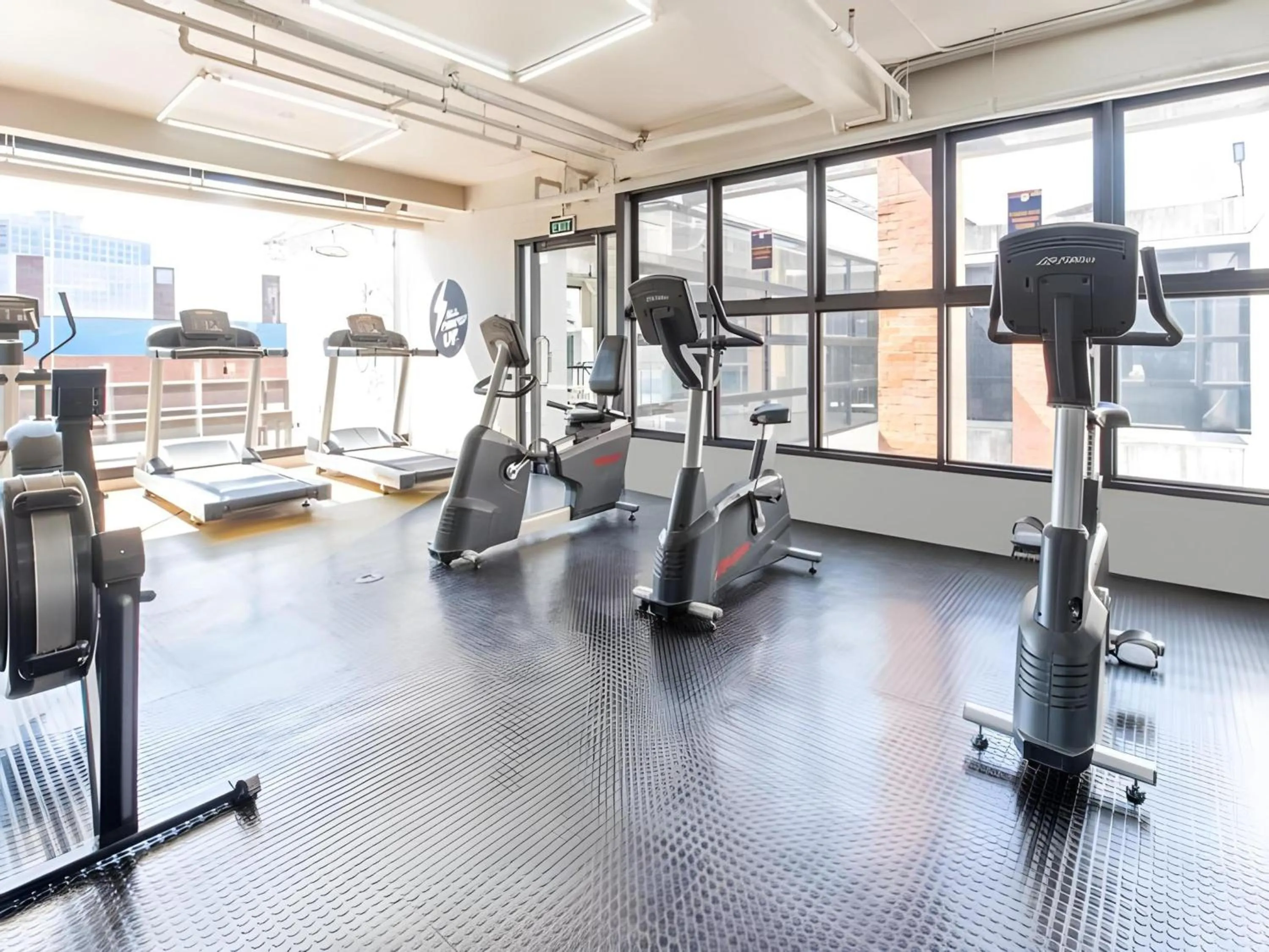 Fitness centre/facilities in OYO 563 Mytown New York
