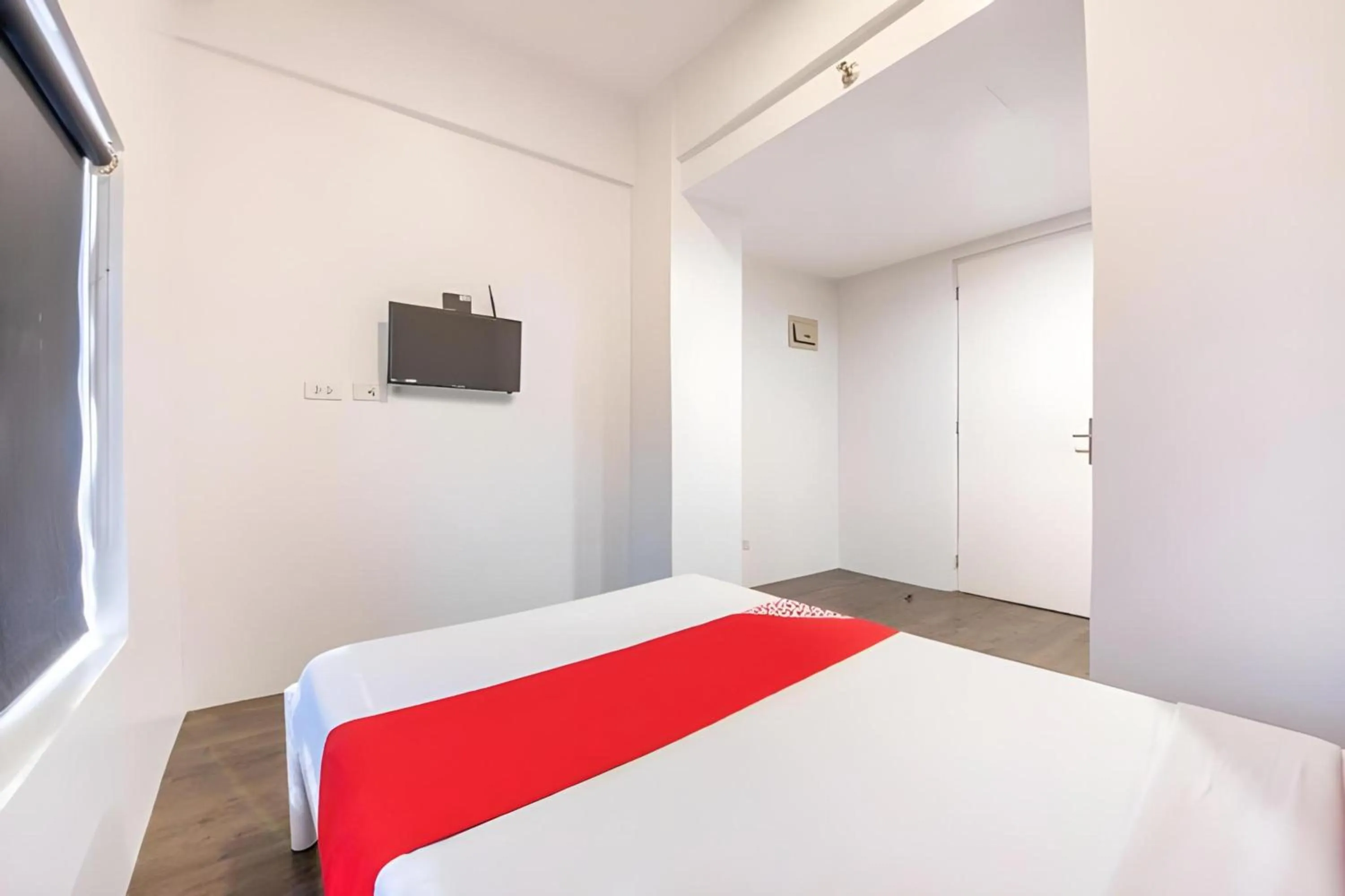 Photo of the whole room in OYO 563 Mytown New York