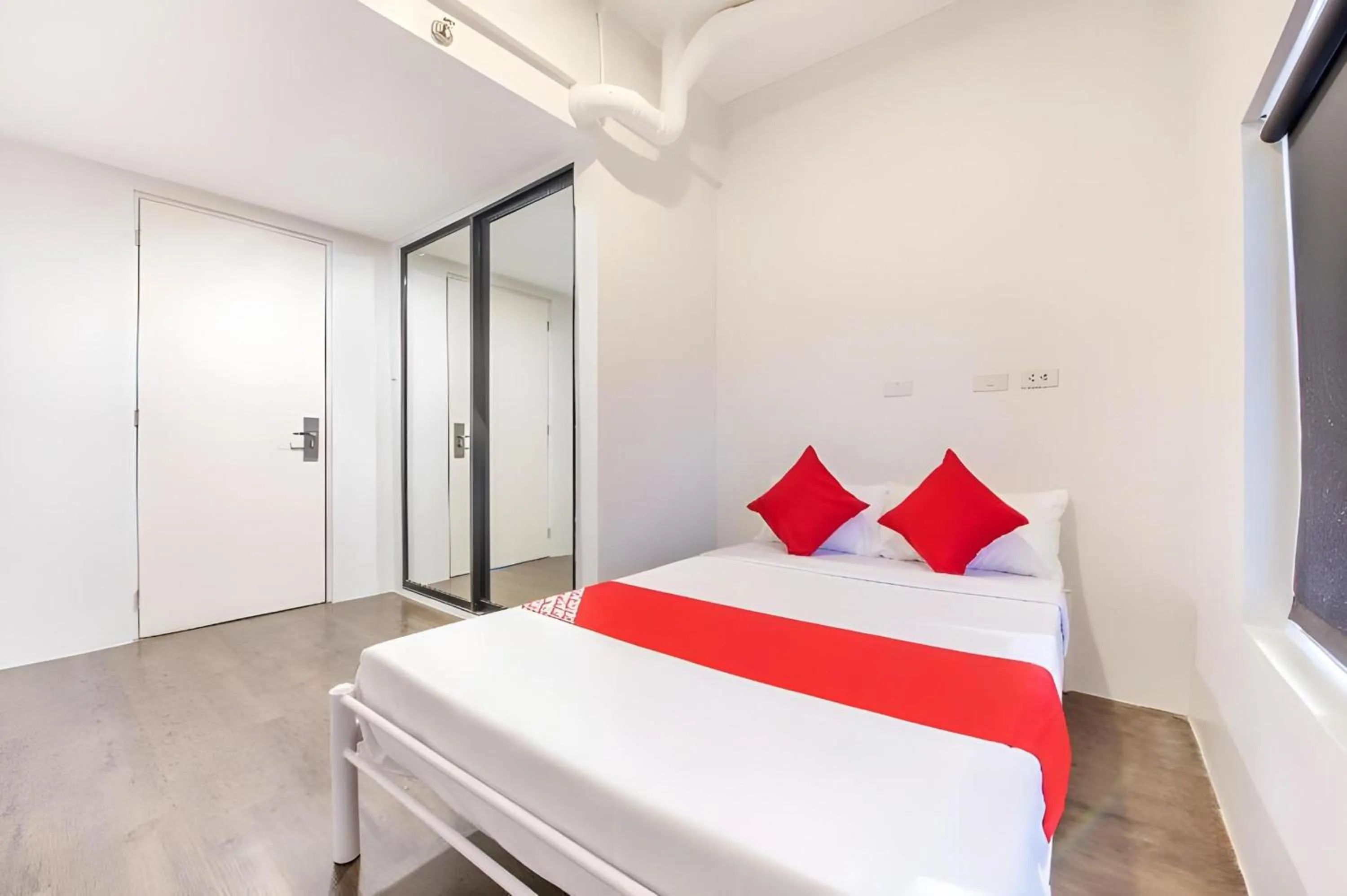 Photo of the whole room in OYO 563 Mytown New York