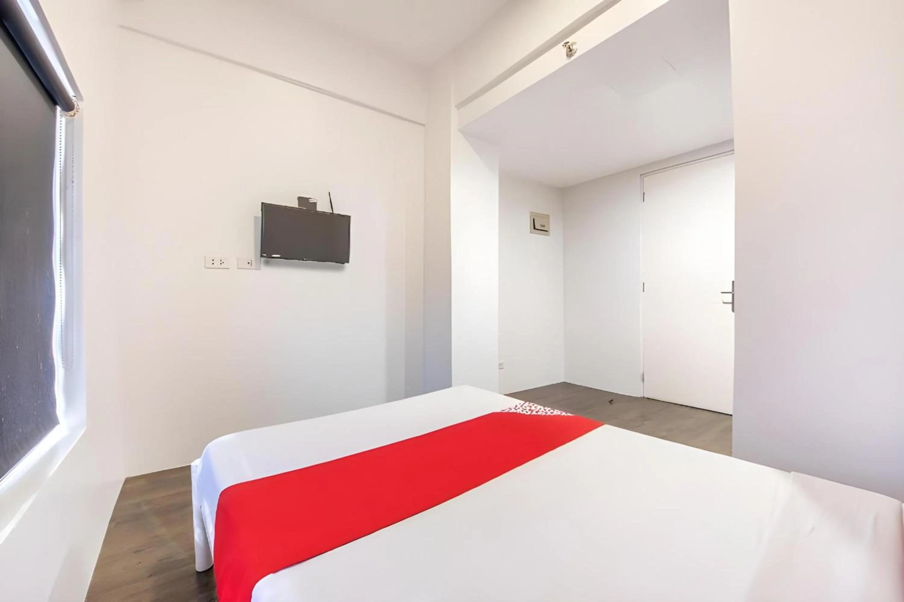 Photo of the whole room in OYO 563 Mytown New York