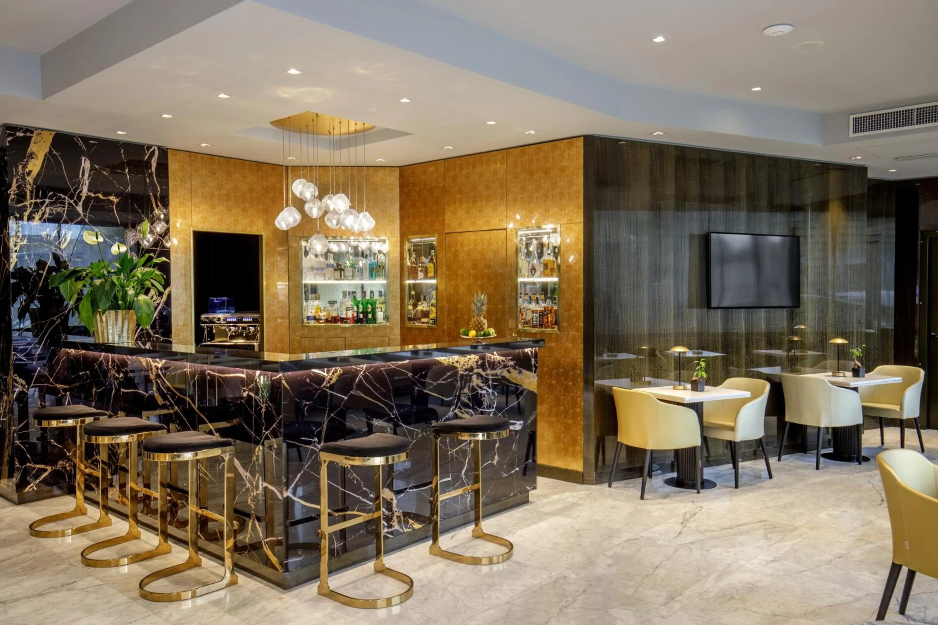 Lounge or bar in Hotel St Martin by OMNIA hotels