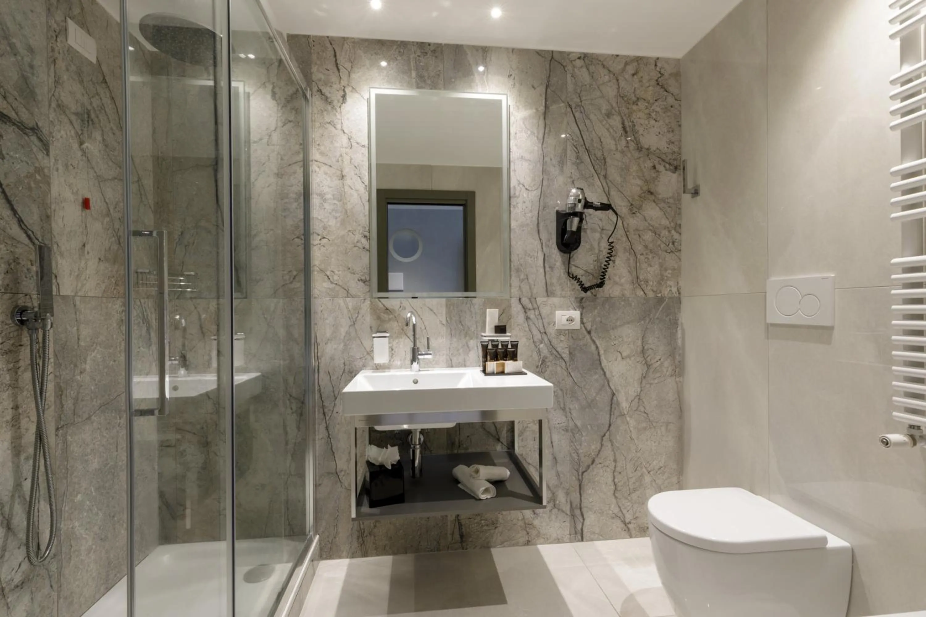 Shower in Hotel St Martin by OMNIA hotels