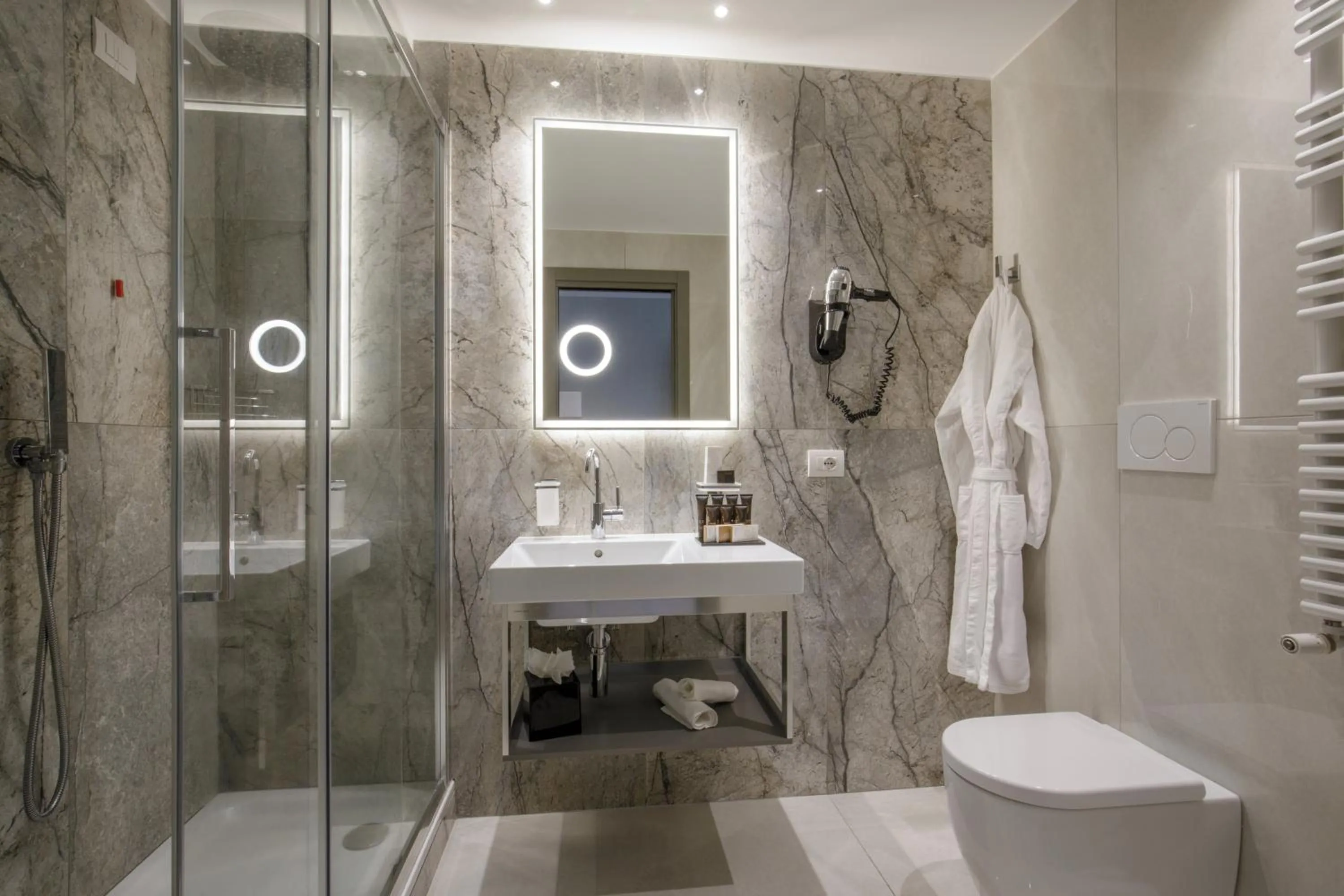 Shower in Hotel St Martin by OMNIA hotels