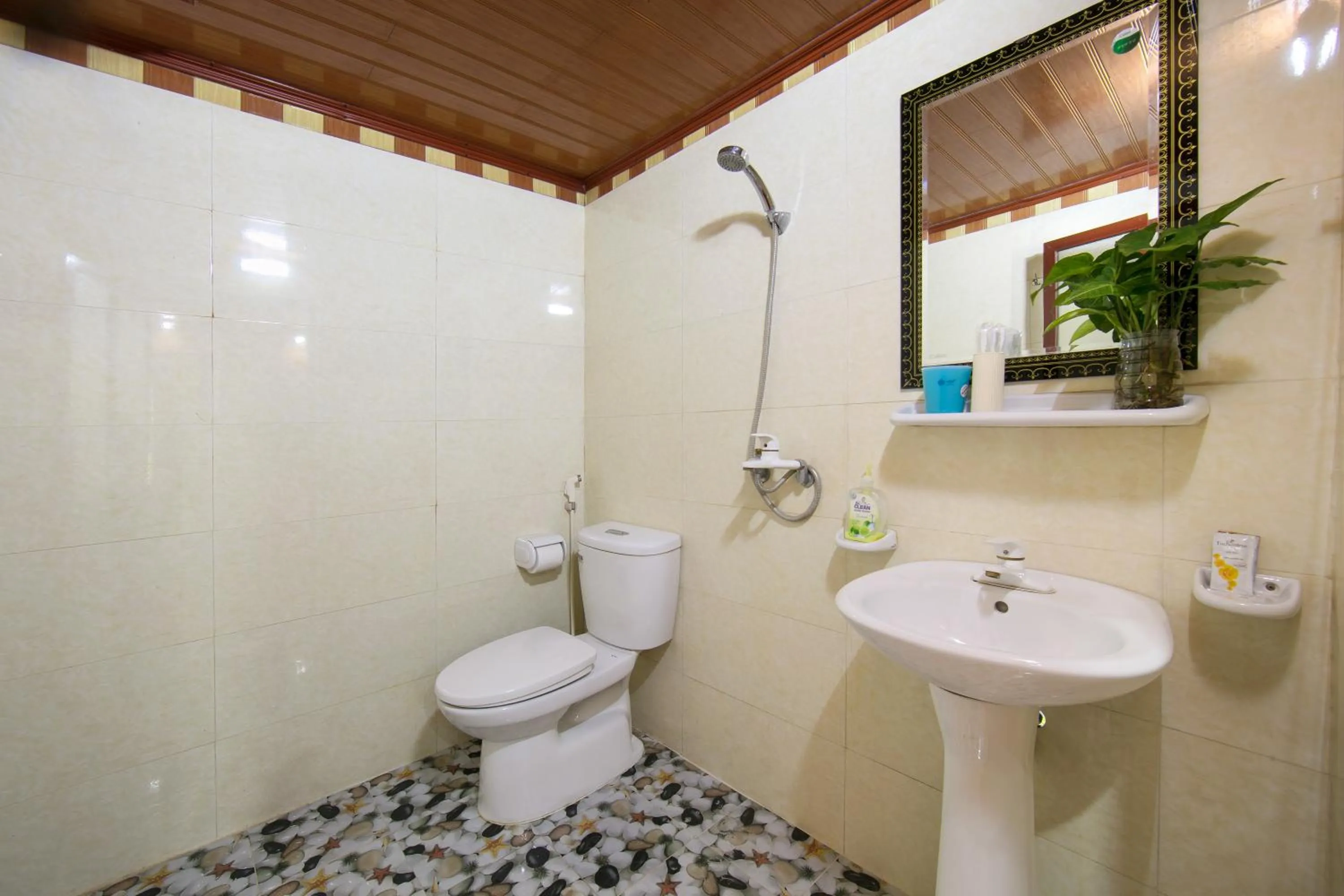 Bathroom in Lan Homestay