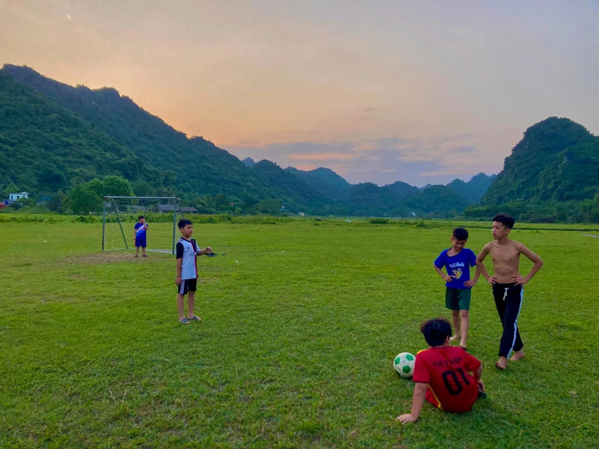 children in Lan Homestay