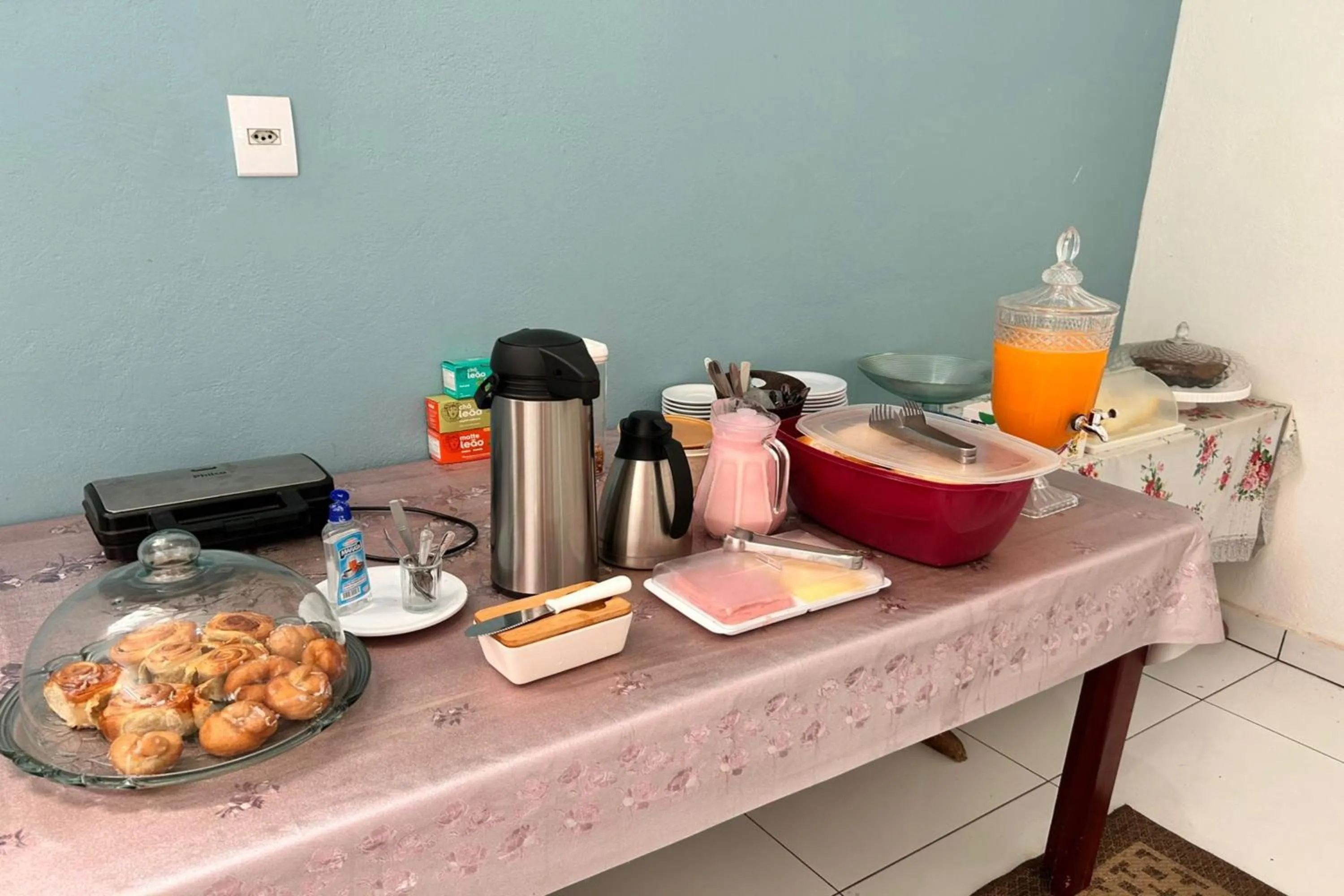 Restaurant/places to eat in OYO Pousada Paraná, Cuiabá