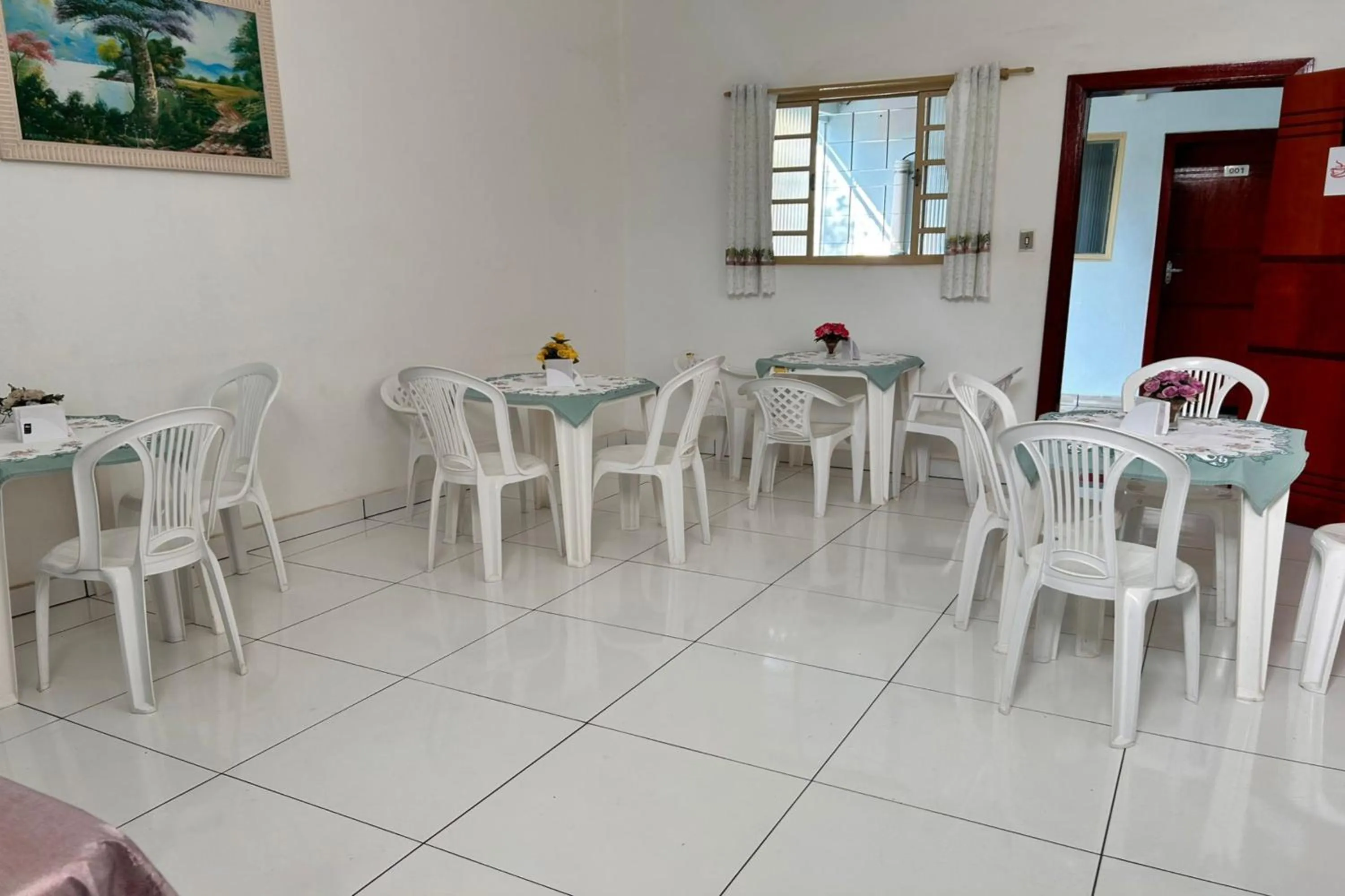 Restaurant/places to eat in OYO Pousada Paraná, Cuiabá