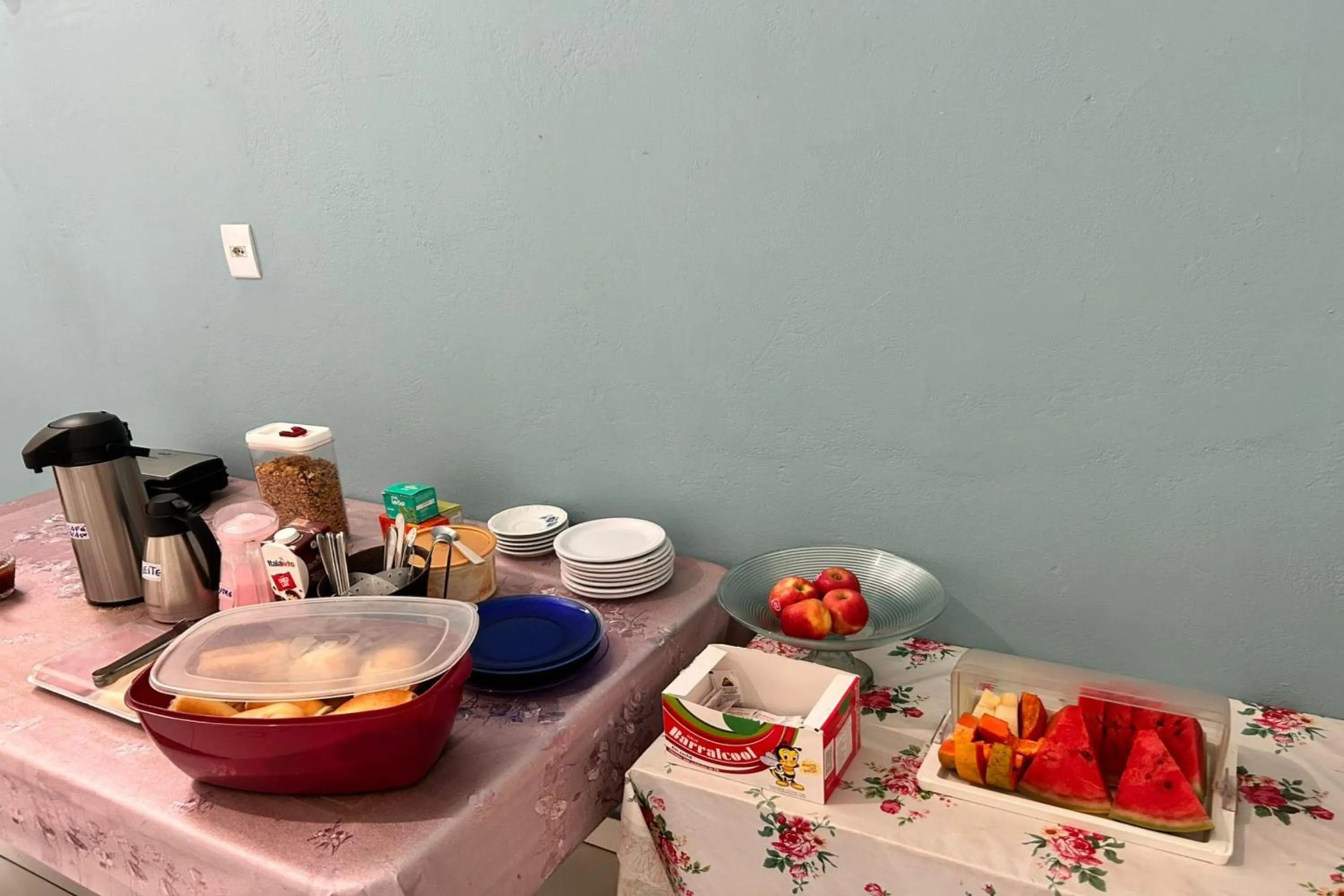 Restaurant/places to eat in OYO Pousada Paraná, Cuiabá