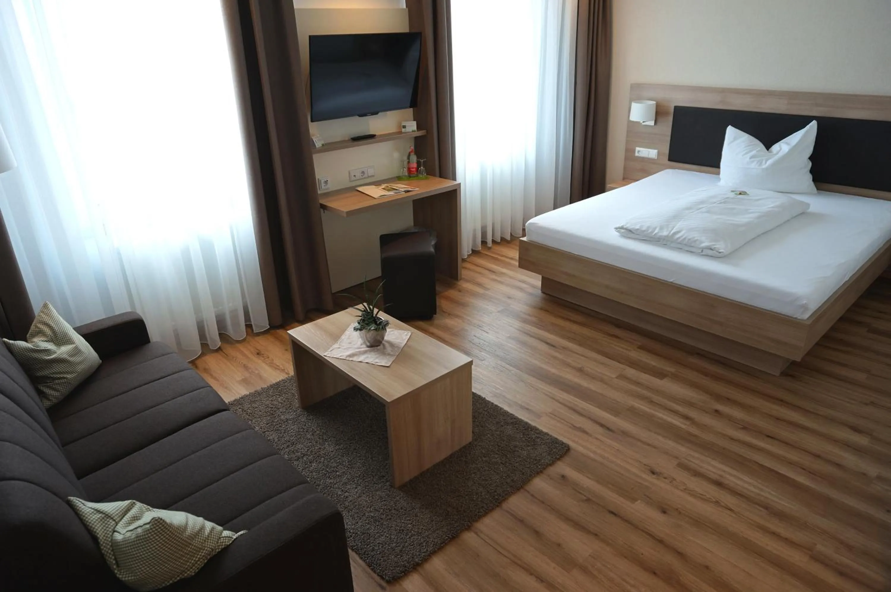 Photo of the whole room, Bed in Flair Hotel Grüner Baum