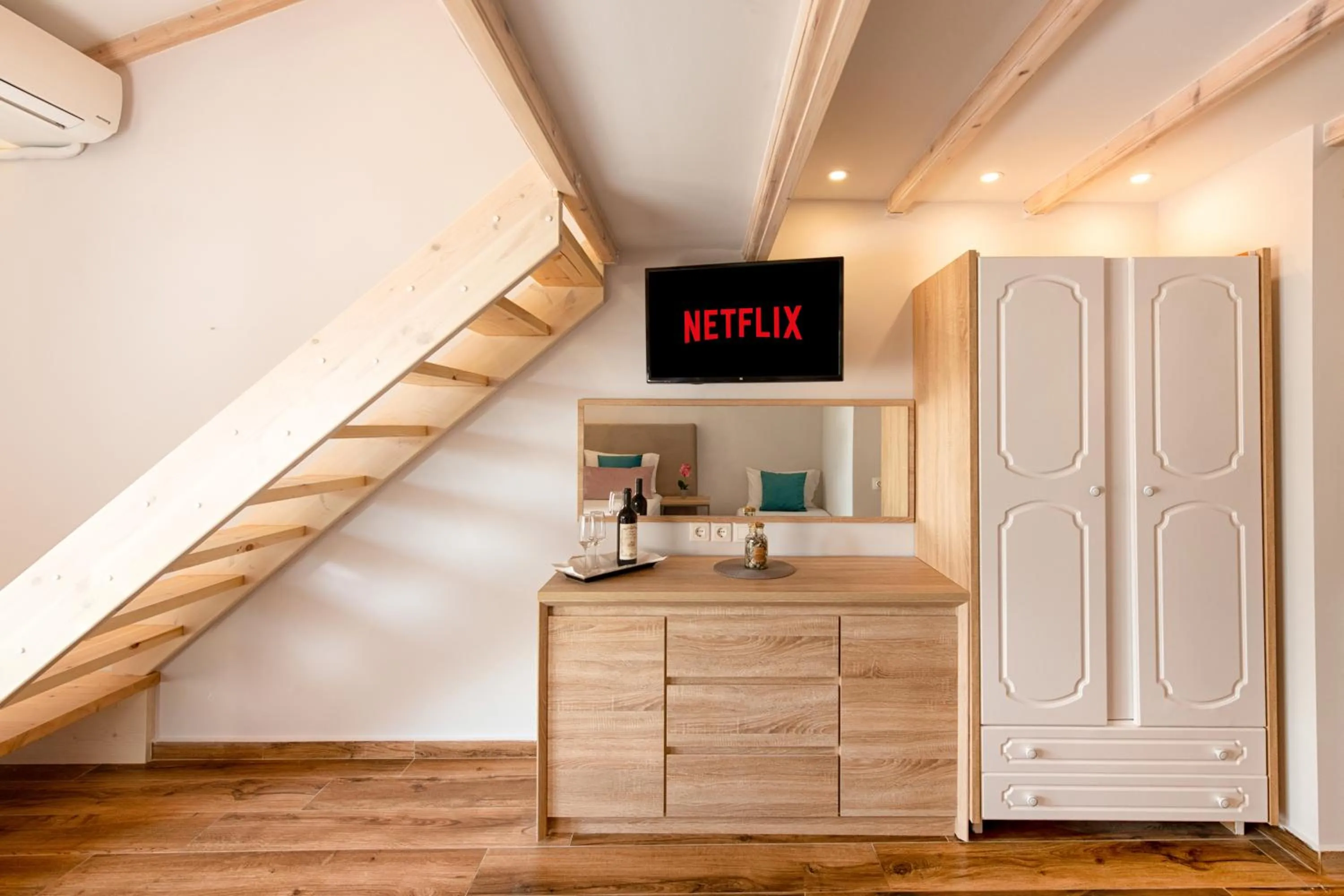 TV and multimedia in KORINA APART HOTEL KAVOS