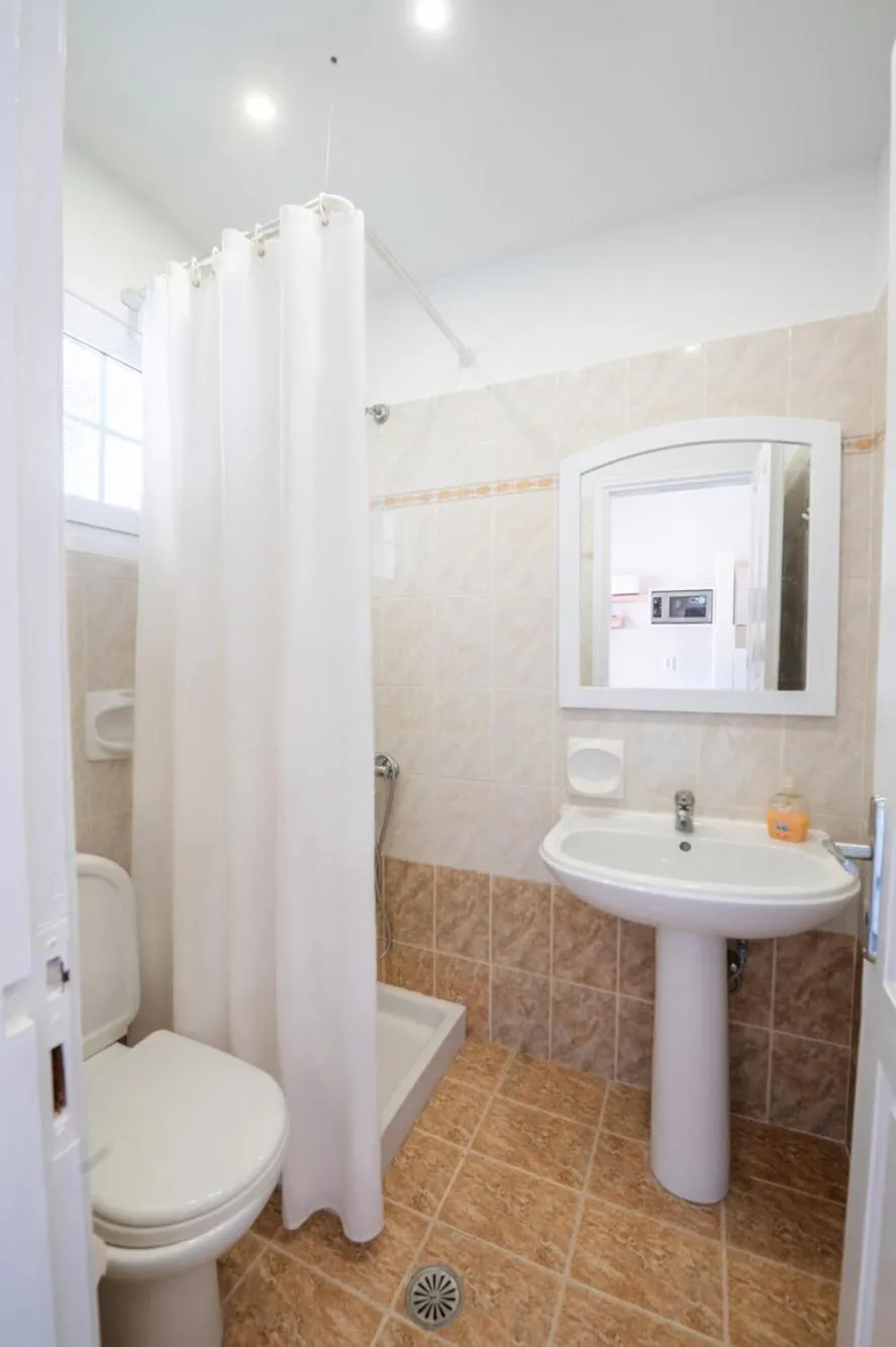 Shower in KORINA APART HOTEL KAVOS