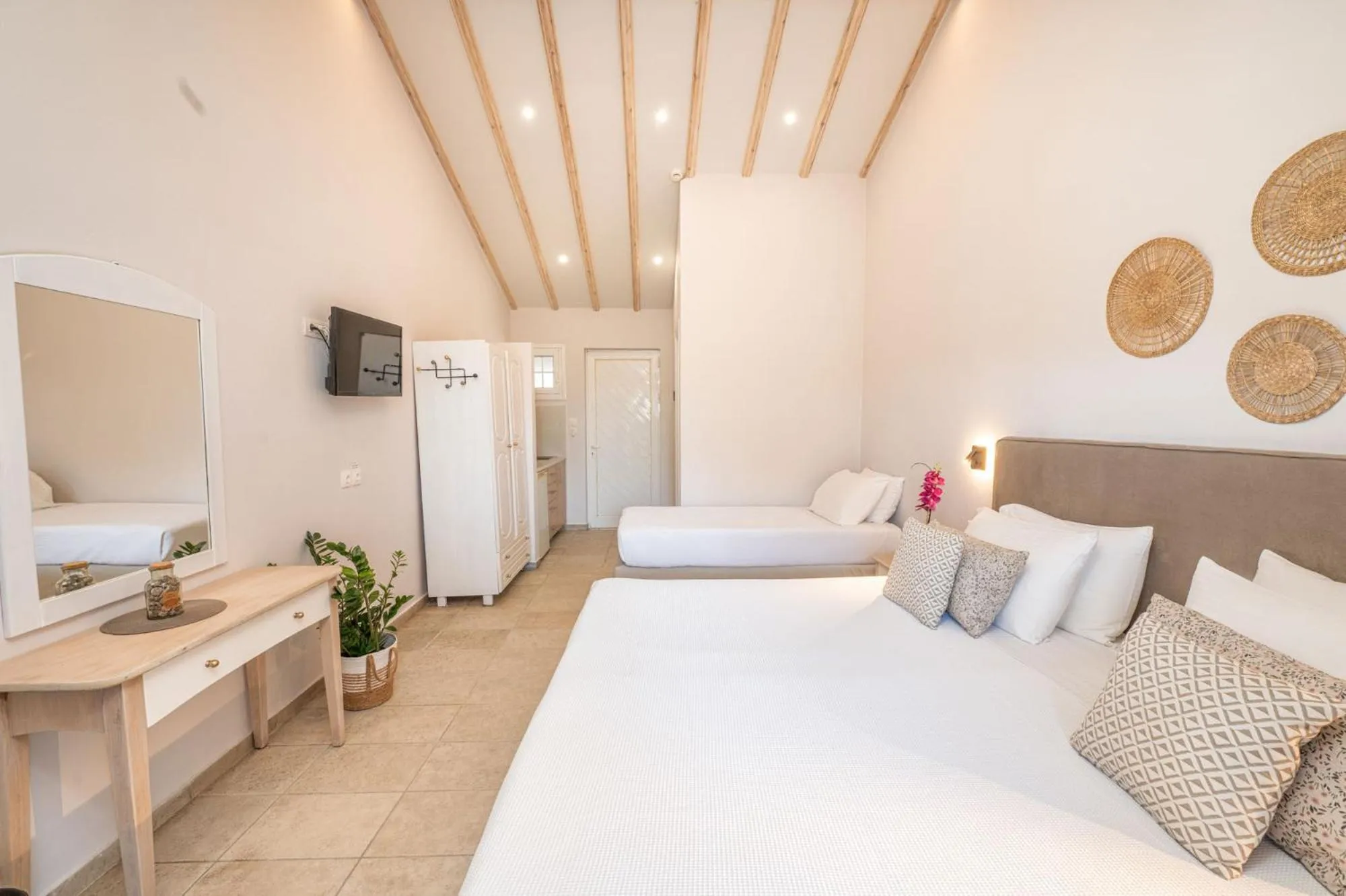 Photo of the whole room, Bed in KORINA APART HOTEL KAVOS