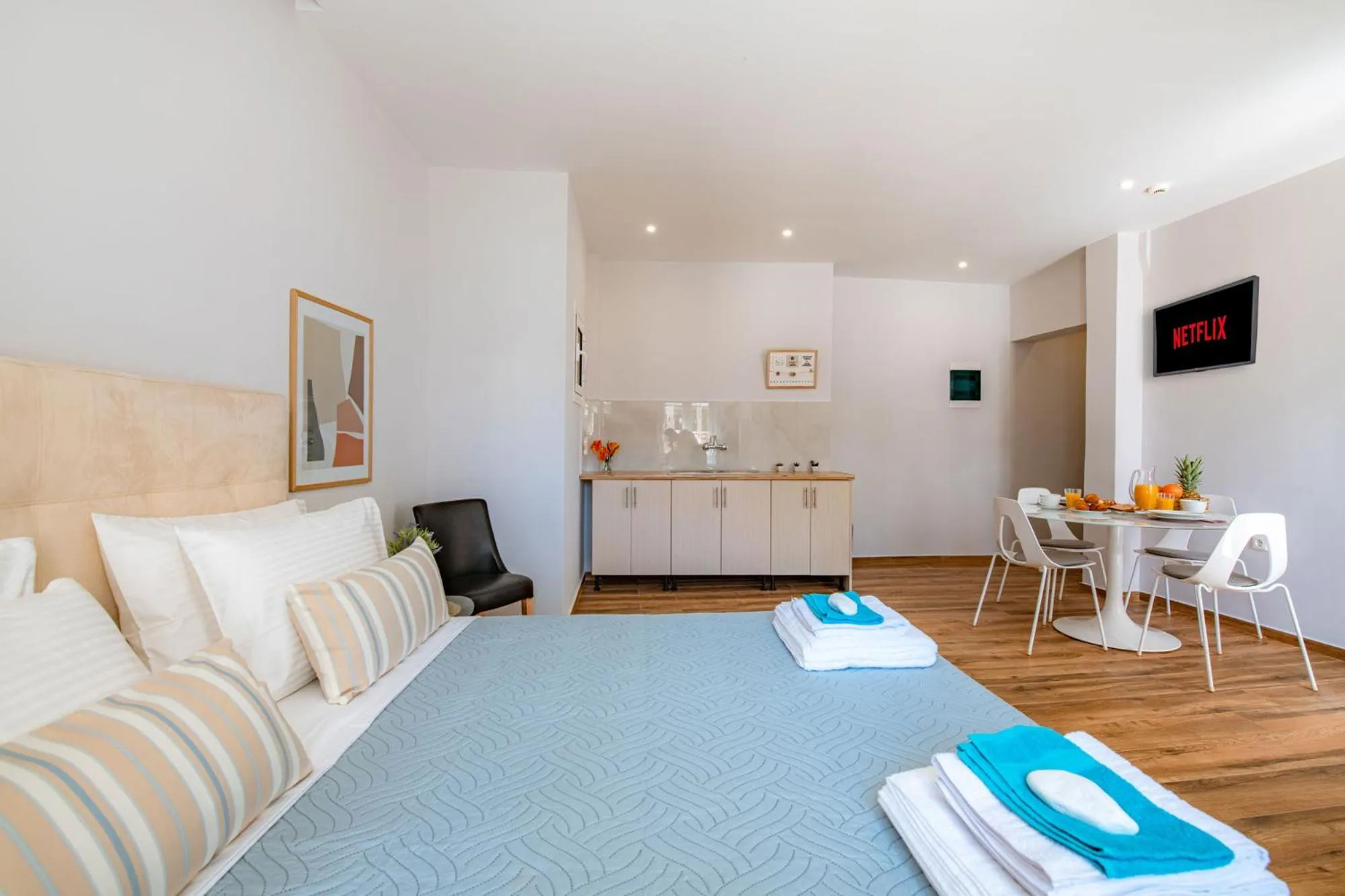 Kitchen or kitchenette, Bed in KORINA APART HOTEL KAVOS