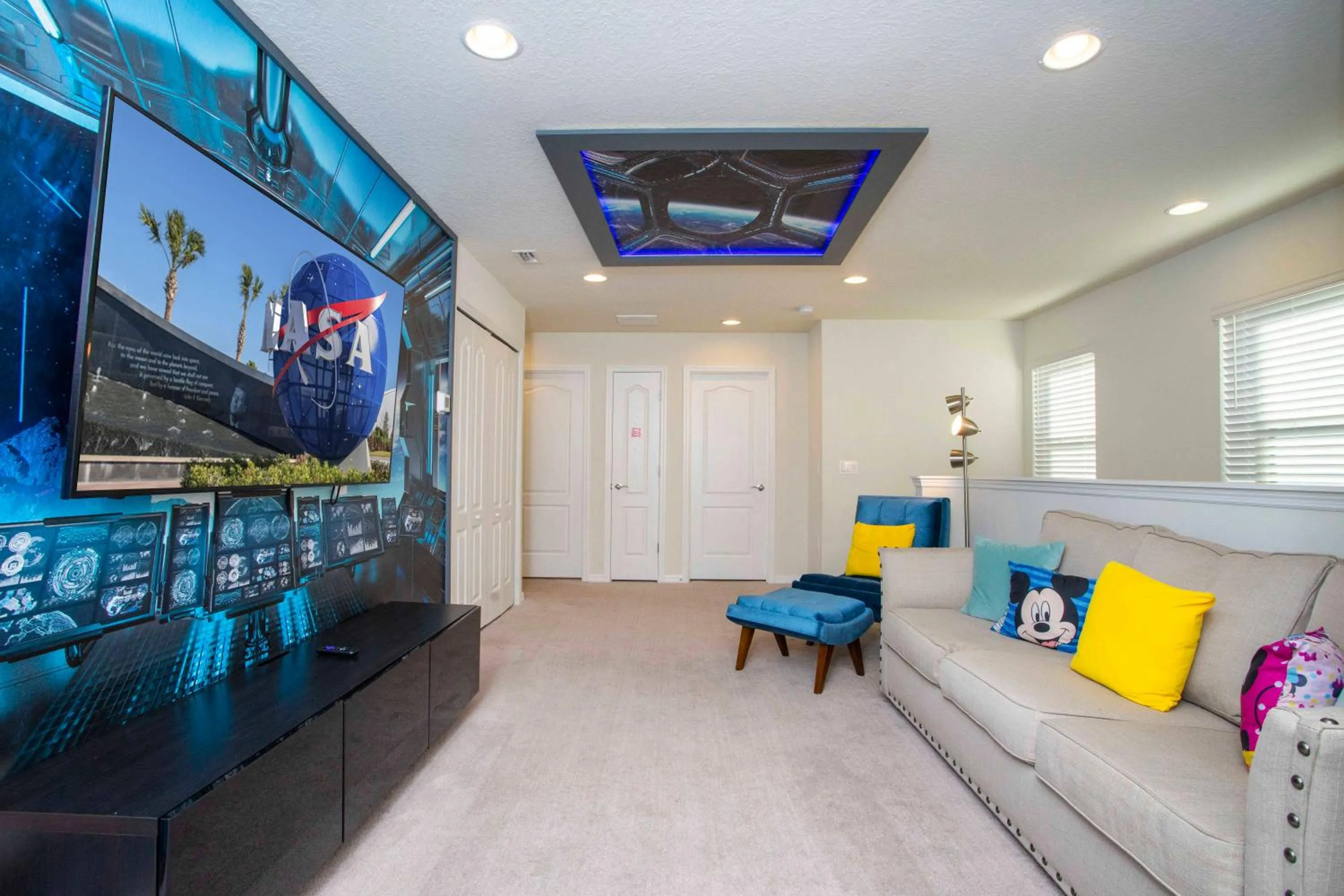 Other in Gorgeous Themed Vacation Home with Pool WW8915