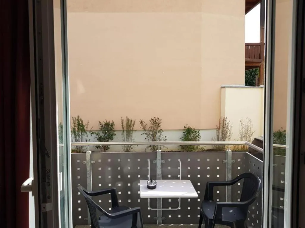 Balcony/Terrace in Hotel Emiliana am Bahnhof