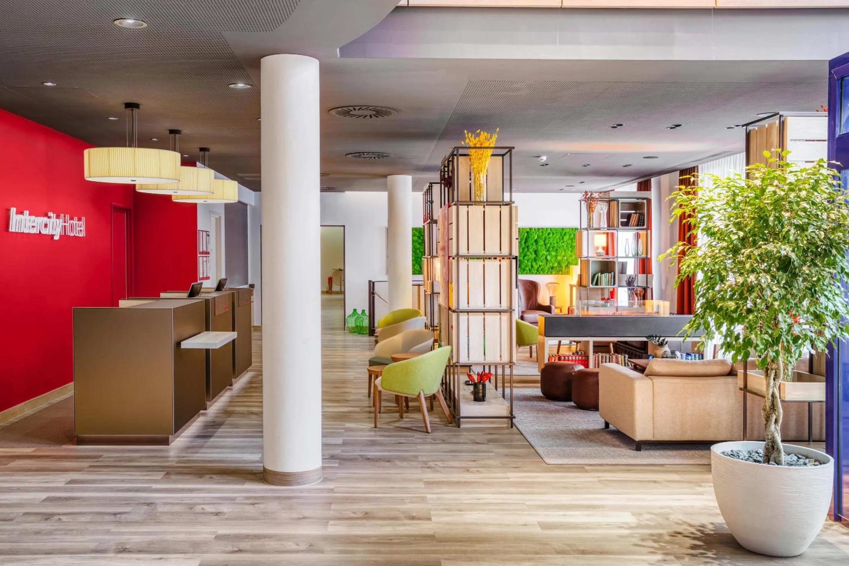 Lobby or reception in IntercityHotel Nürnberg