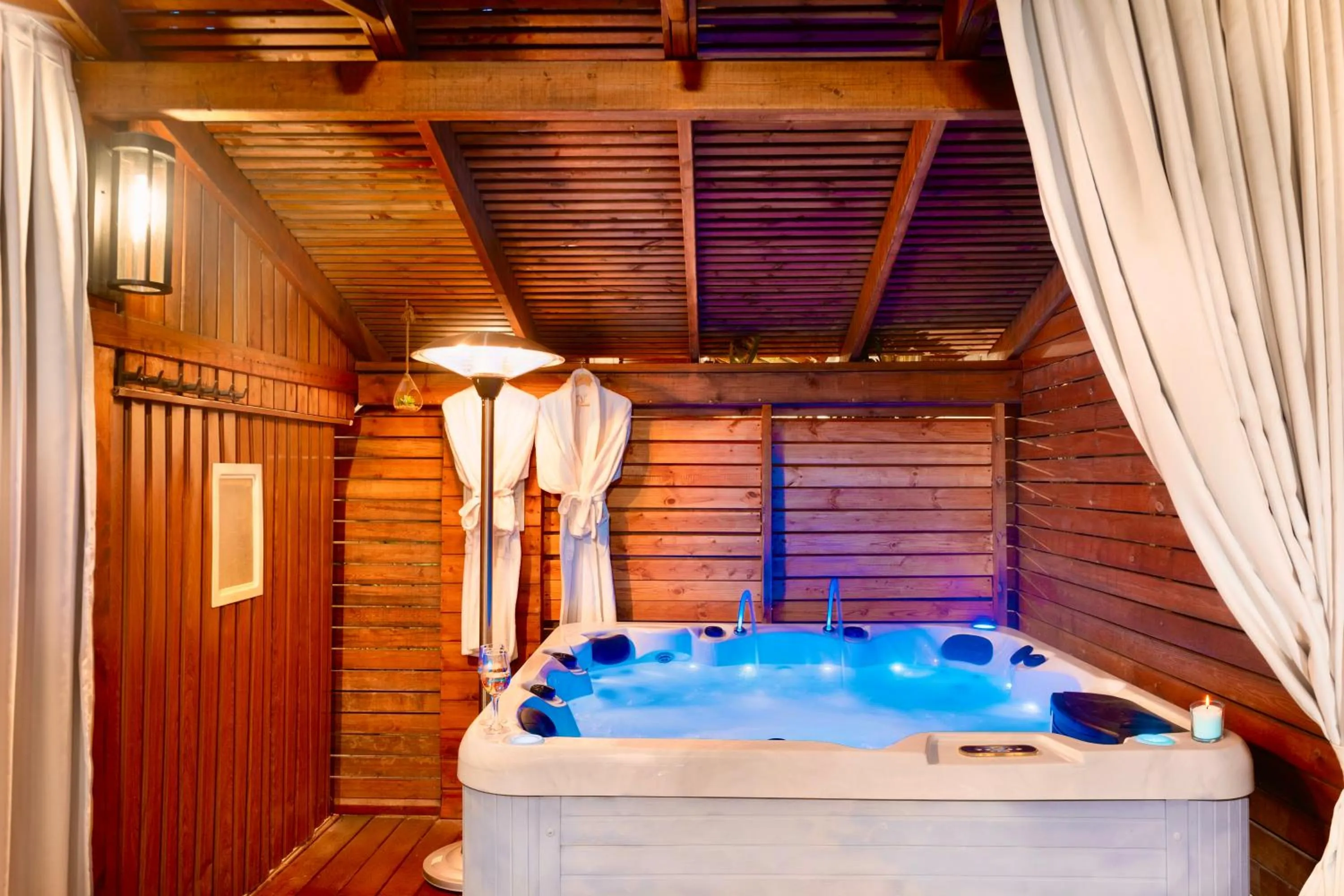 Hot Tub in Mamilla View- Suites & Apt Hotel