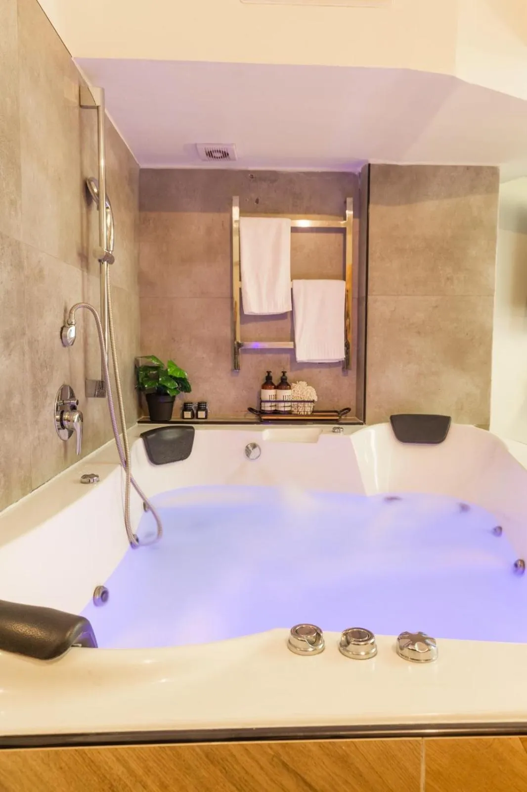 Hot Tub in Mamilla View- Suites & Apt Hotel