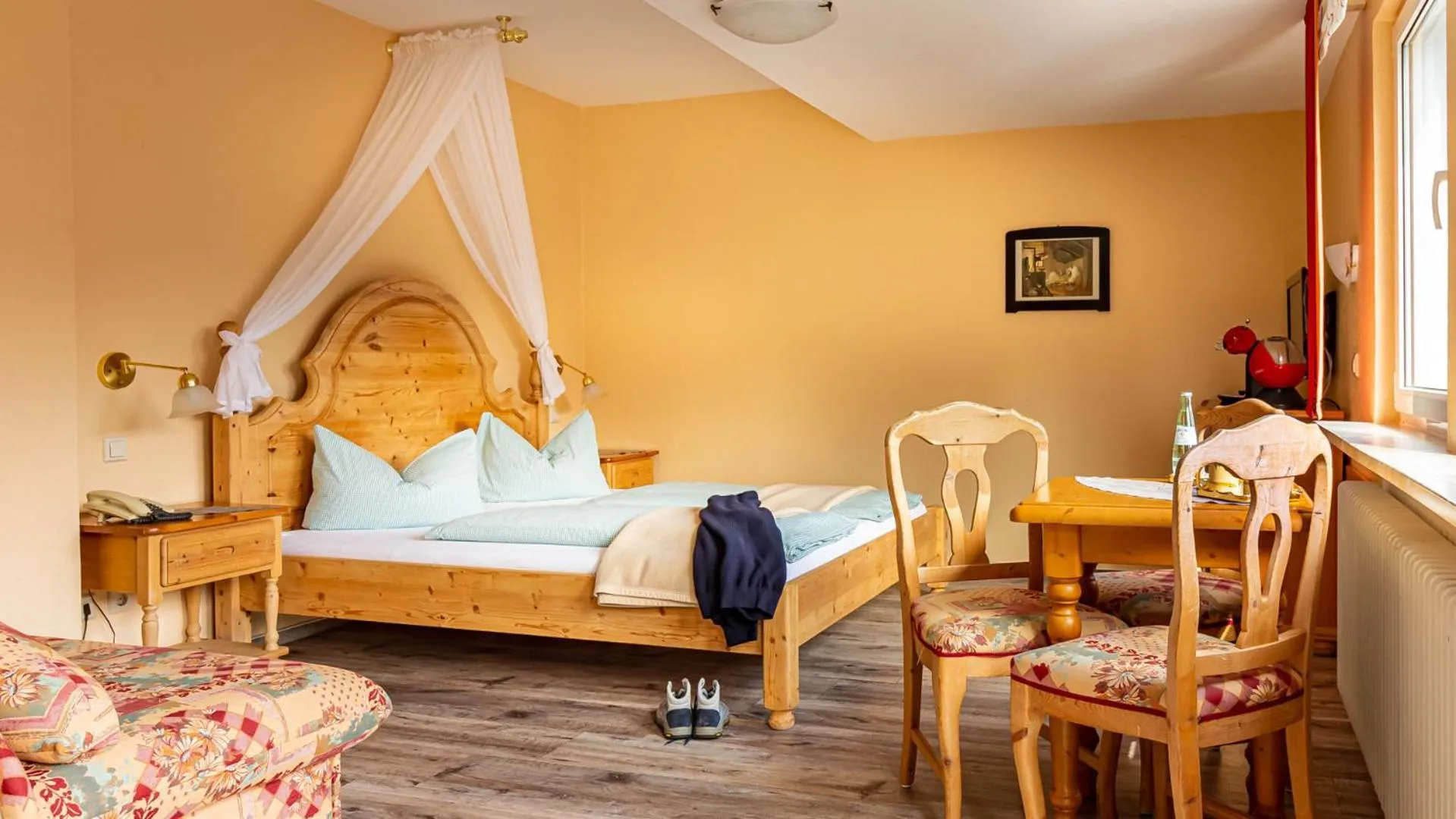 Seating area, Bed in Hotel Villa Tummelchen