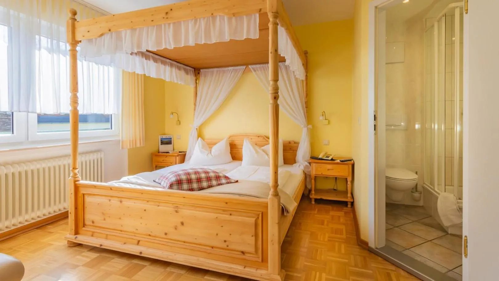 Bed in Hotel Villa Tummelchen