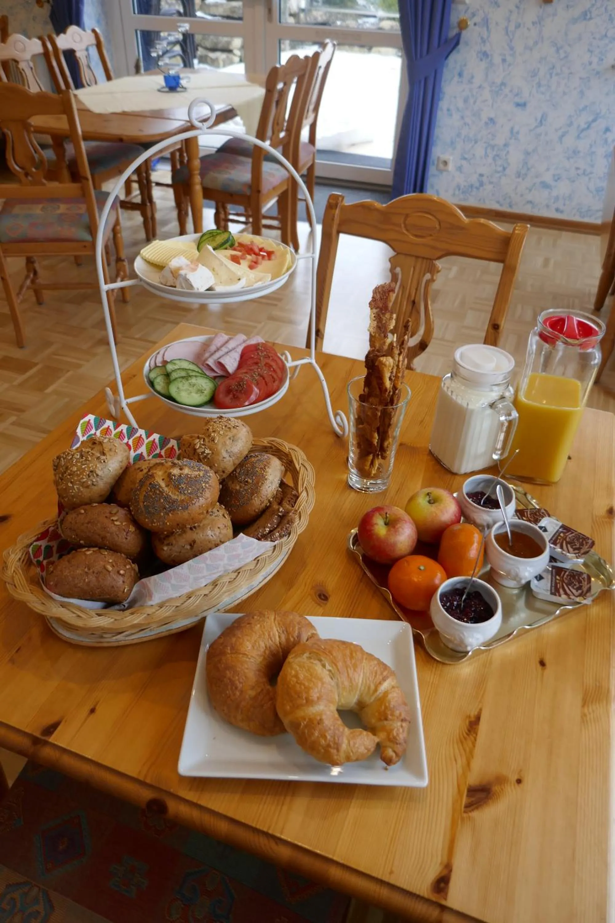 Buffet breakfast in Hotel Villa Tummelchen