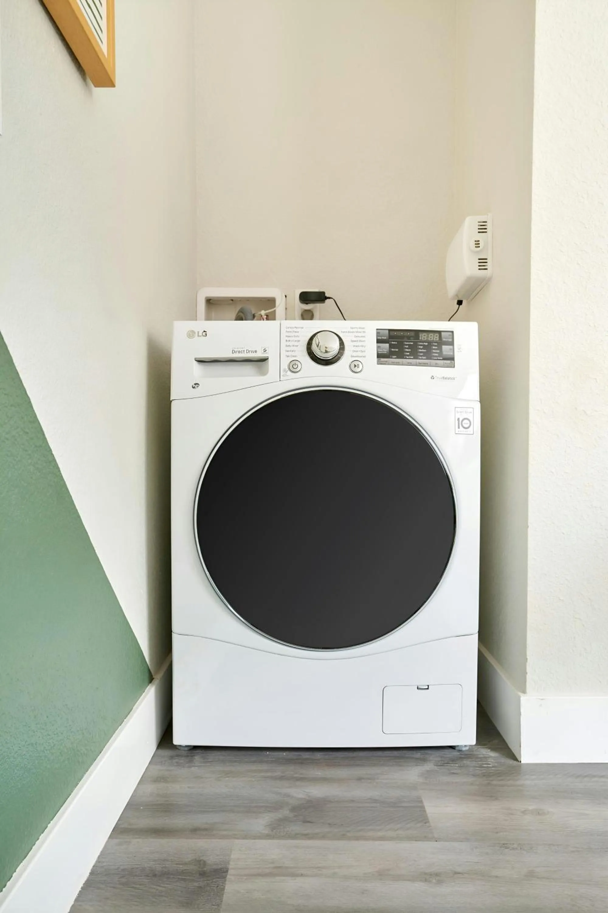 Photo of the whole room in Sonder by Marriott Bonvoy Osage Apartments LoHi