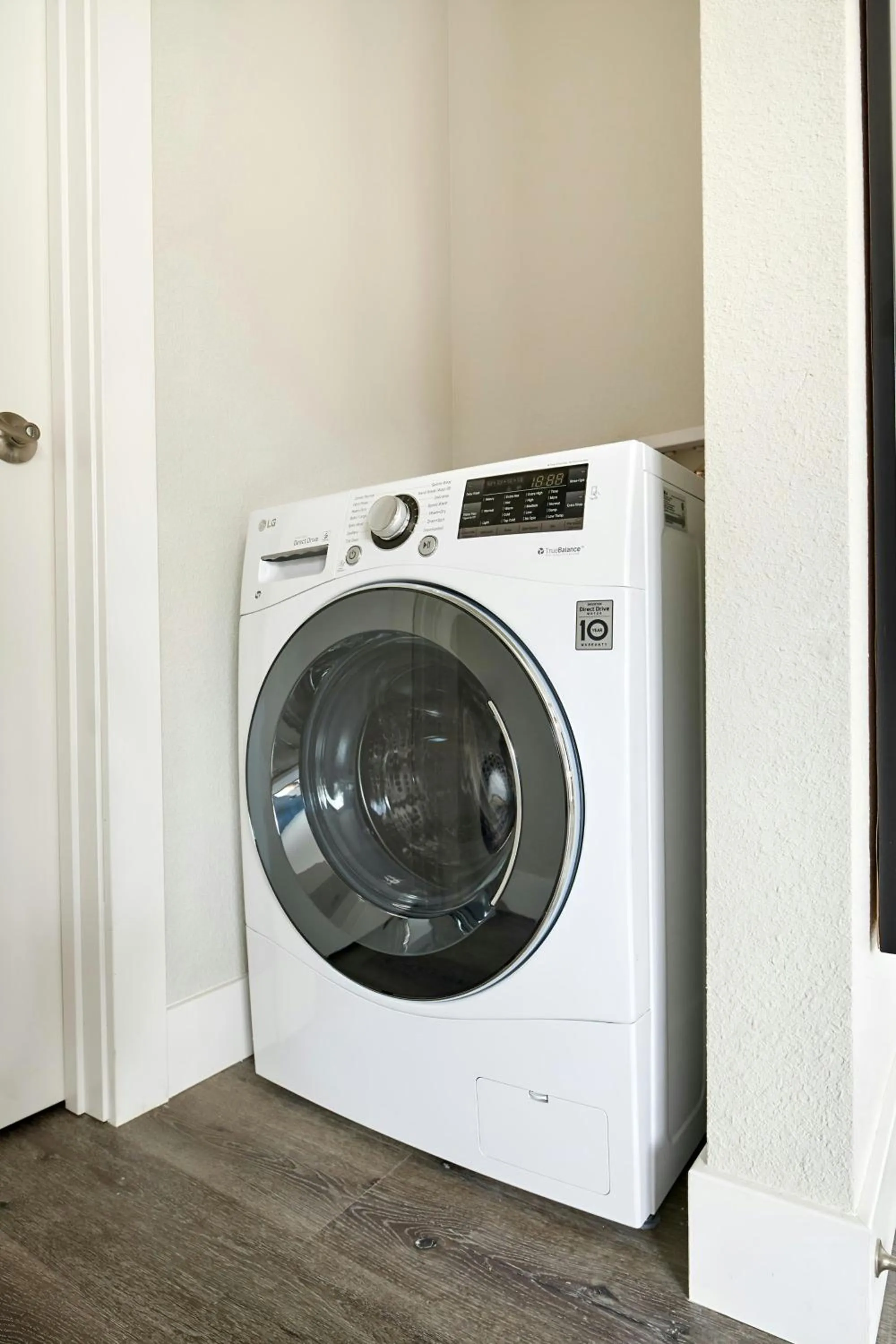 Photo of the whole room in Sonder by Marriott Bonvoy Osage Apartments LoHi
