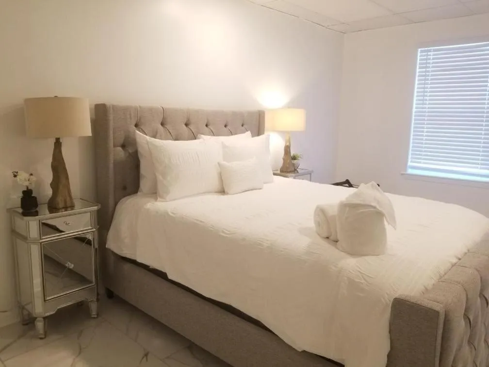 Bed in 9BR-SLEEPS 19. Amazing Deal!!