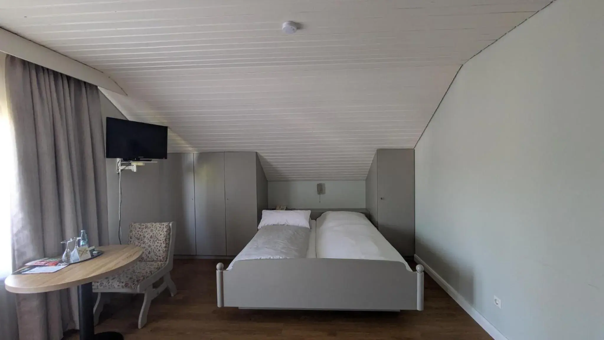 Budget Double Room - single occupancy in Landhotel Sonneneck - Breuna im Naturpark Budget Double Room - single occupancy in Landhotel Sonneneck - Breuna im Naturpark