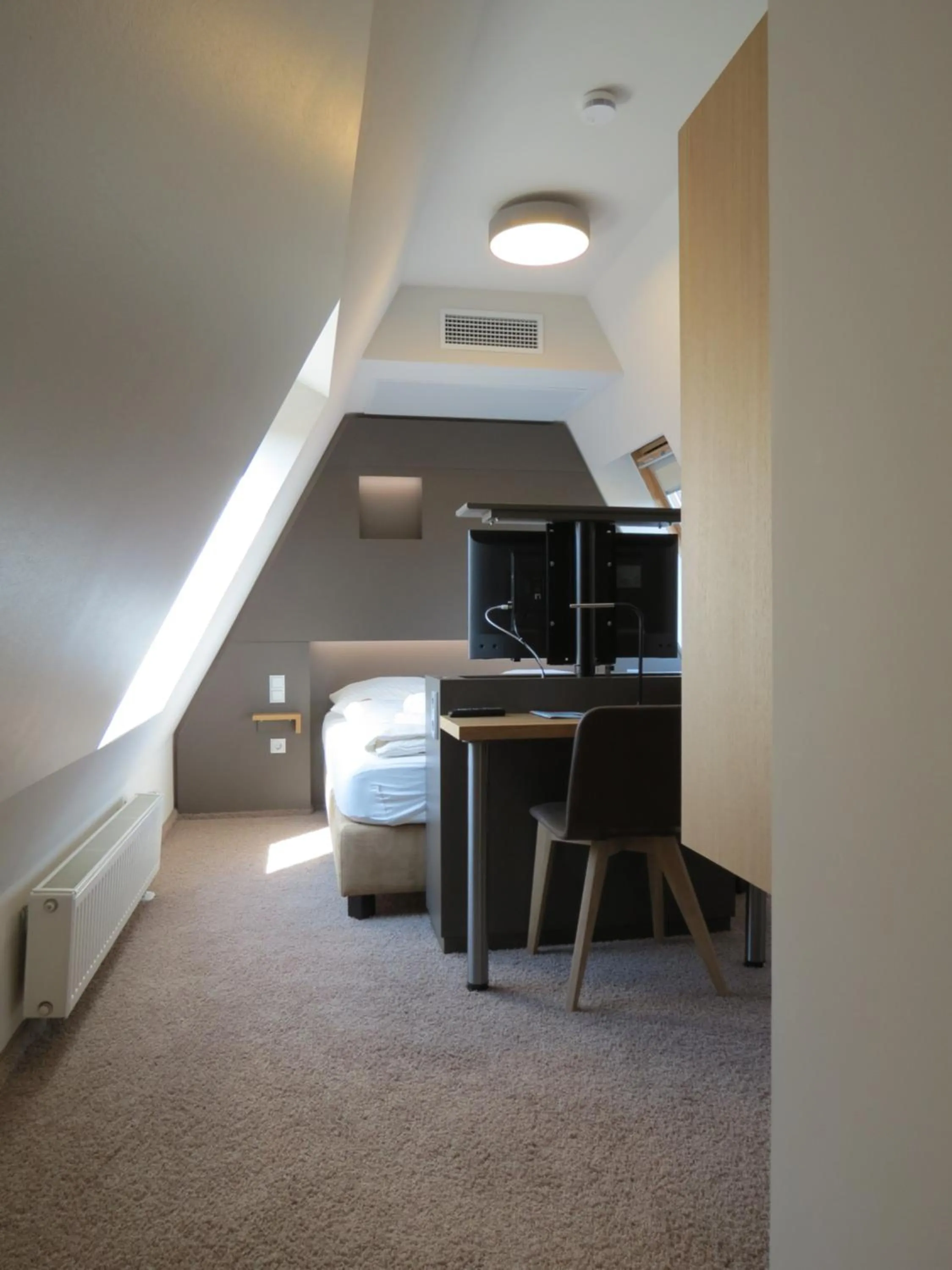 Photo of the whole room, Bed in Hotel Neuthor