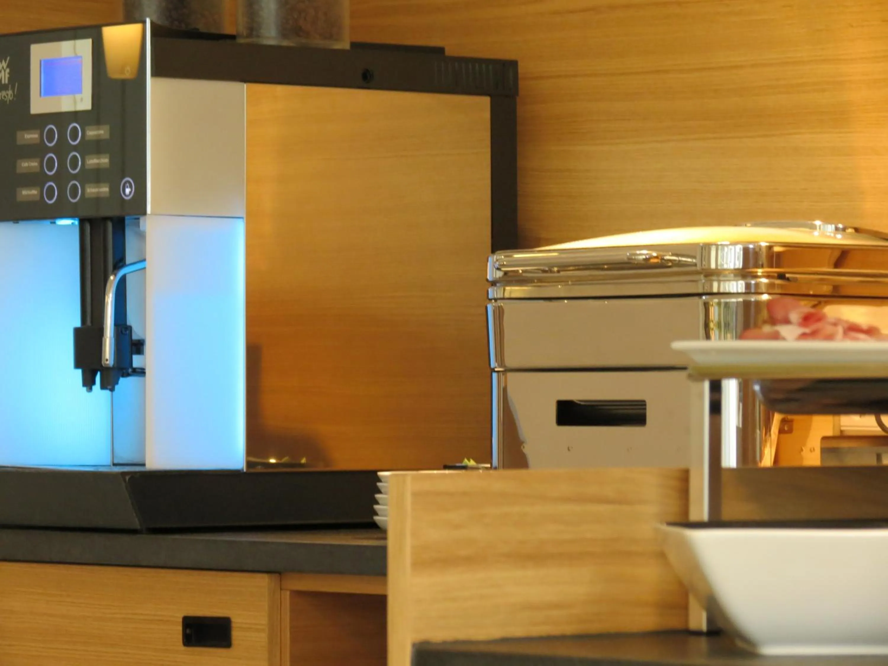 Food and drinks in Hotel Neuthor