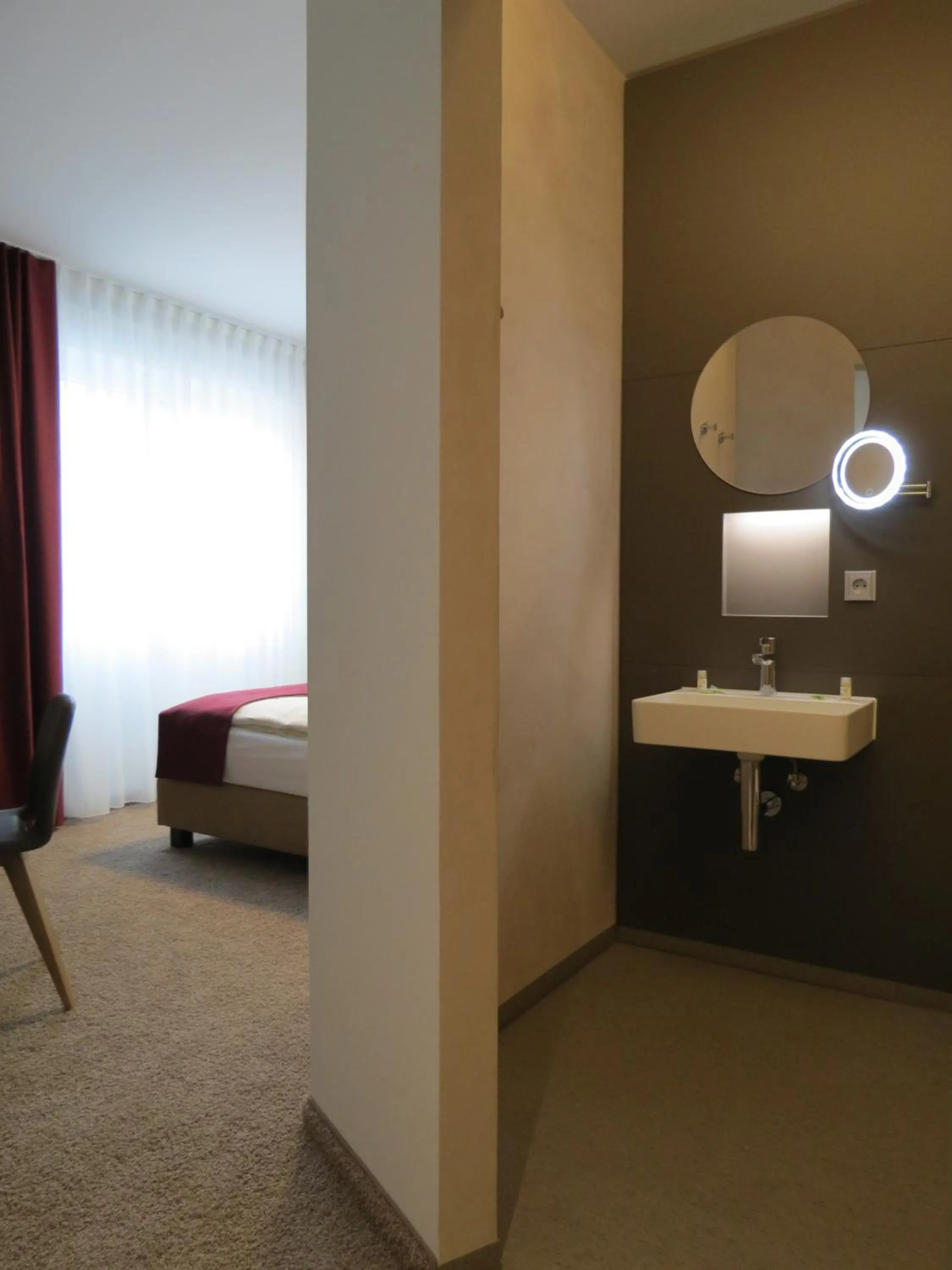 People, Bed in Hotel Neuthor