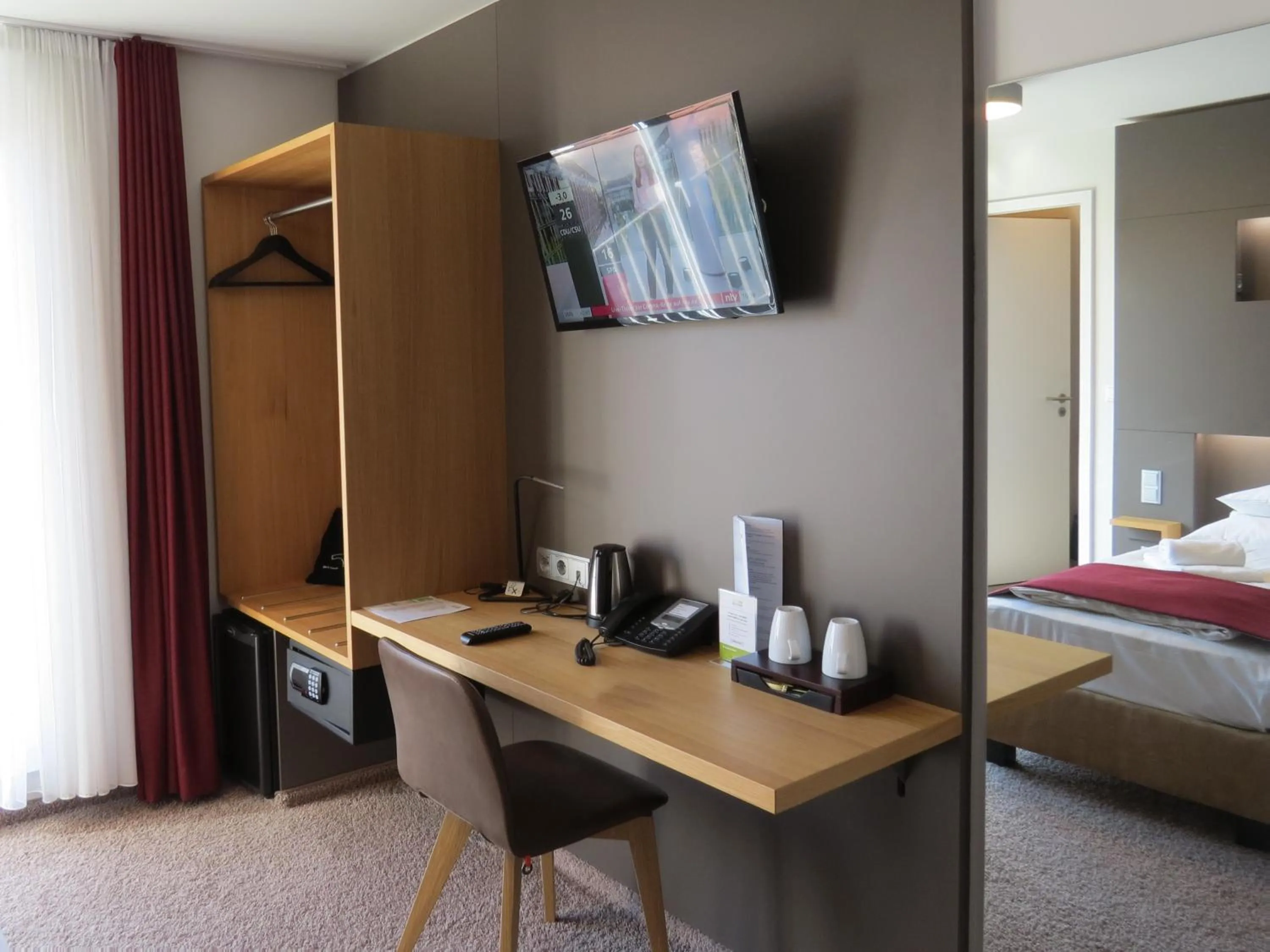 TV and multimedia, Bed in Hotel Neuthor