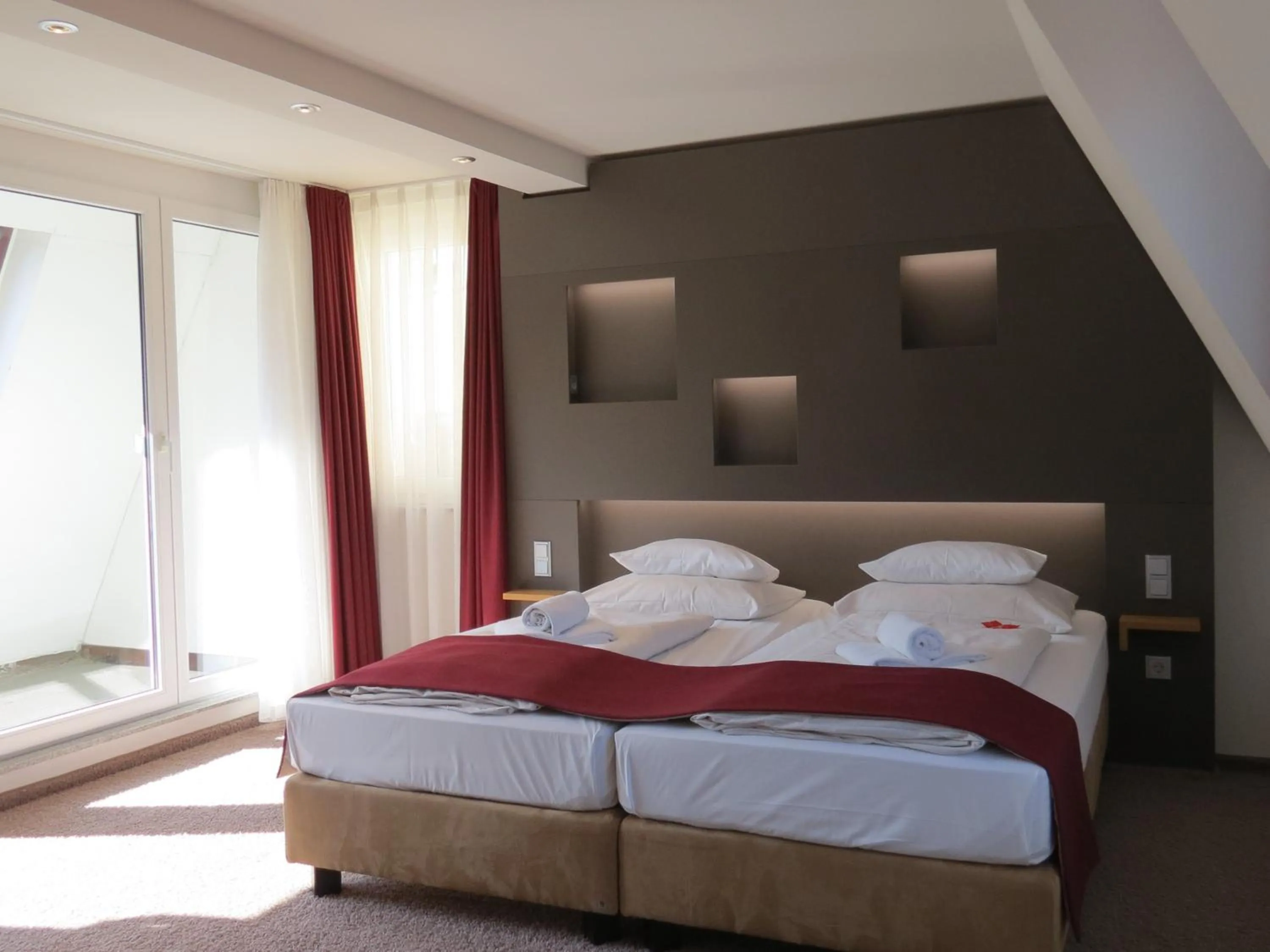 Photo of the whole room, Bed in Hotel Neuthor