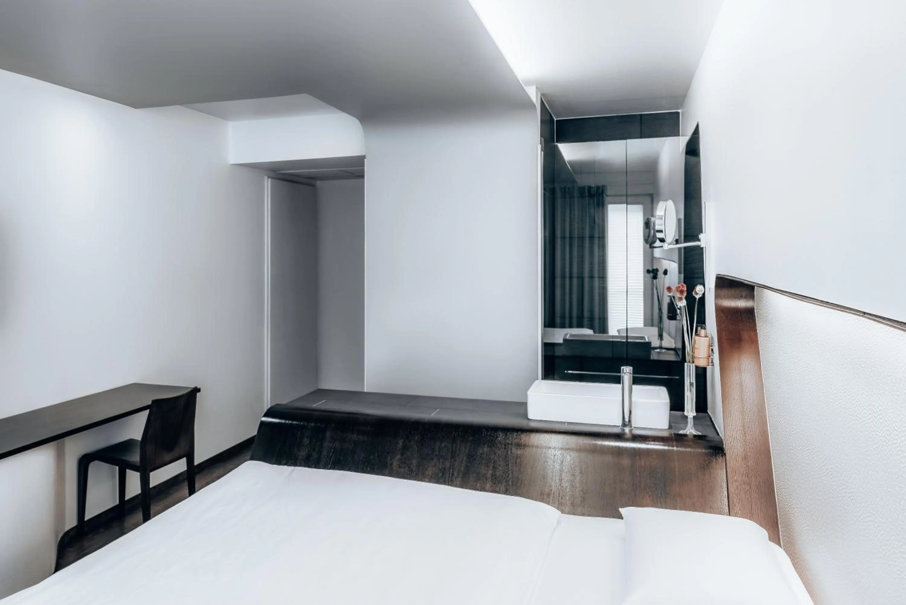 Bathroom, Bed in Hotel Q! Berlin