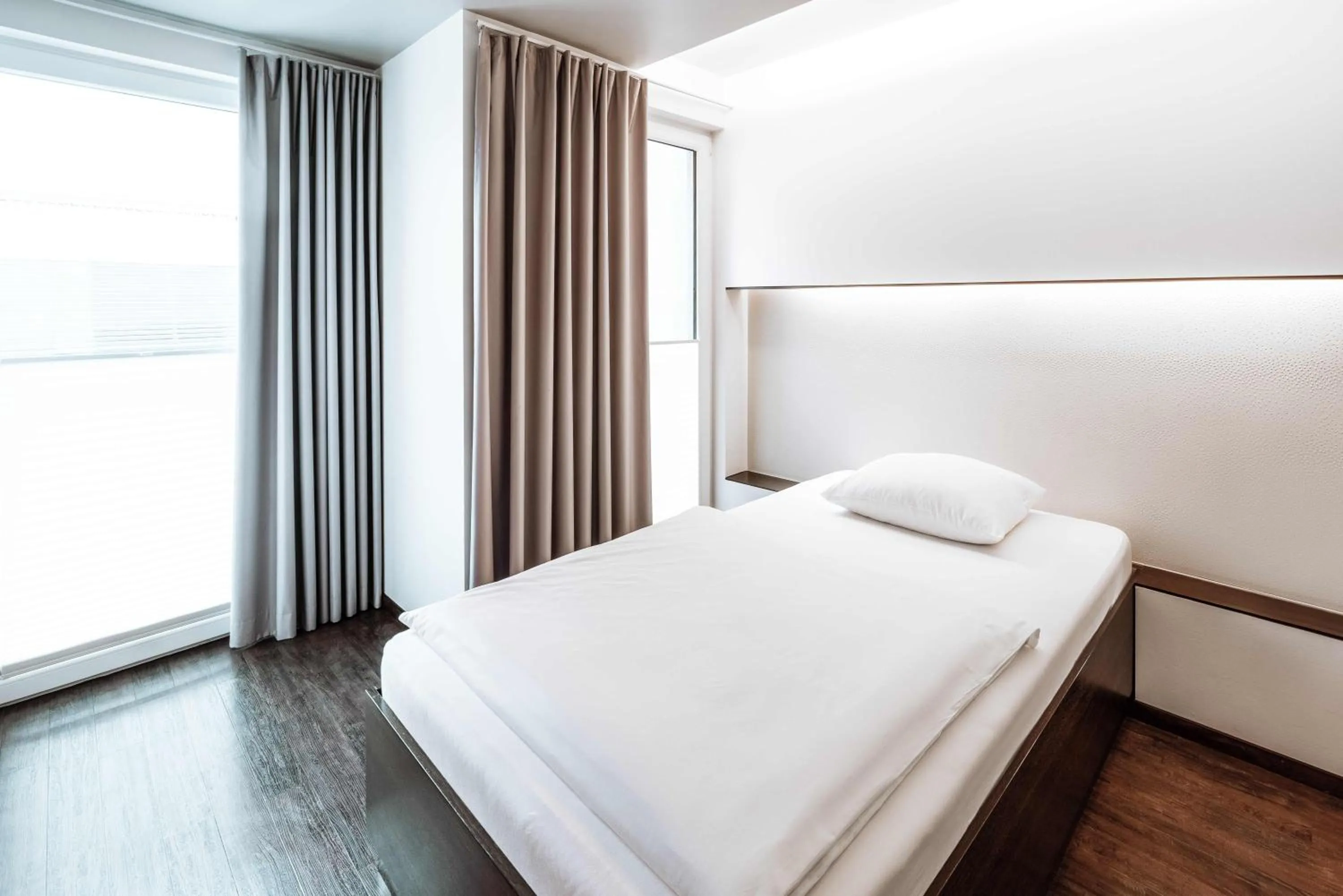 Living room, Bed in Hotel Q! Berlin