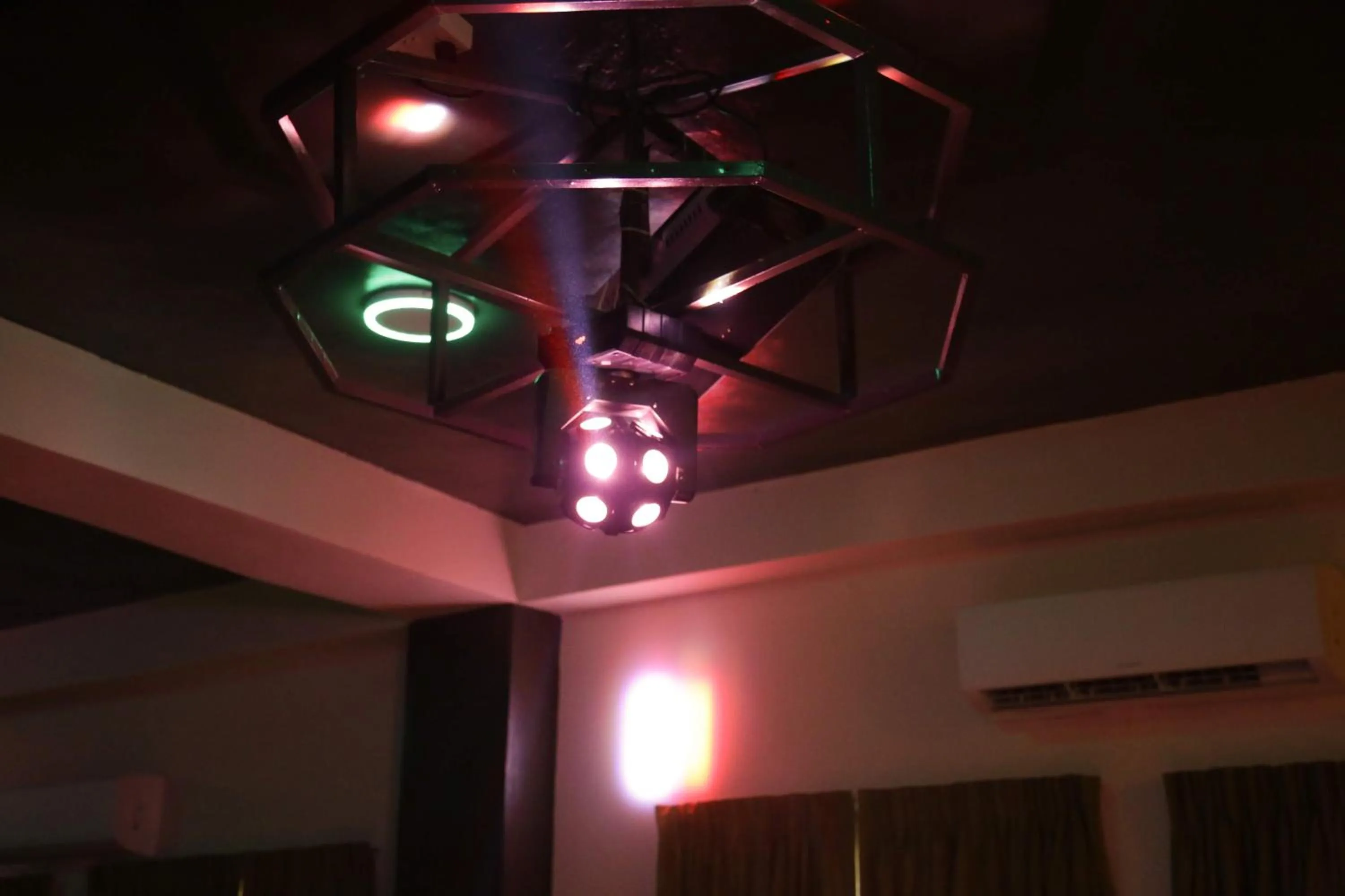 Nightclub / DJ in HOTEL MALLIKA COMPANY, SL