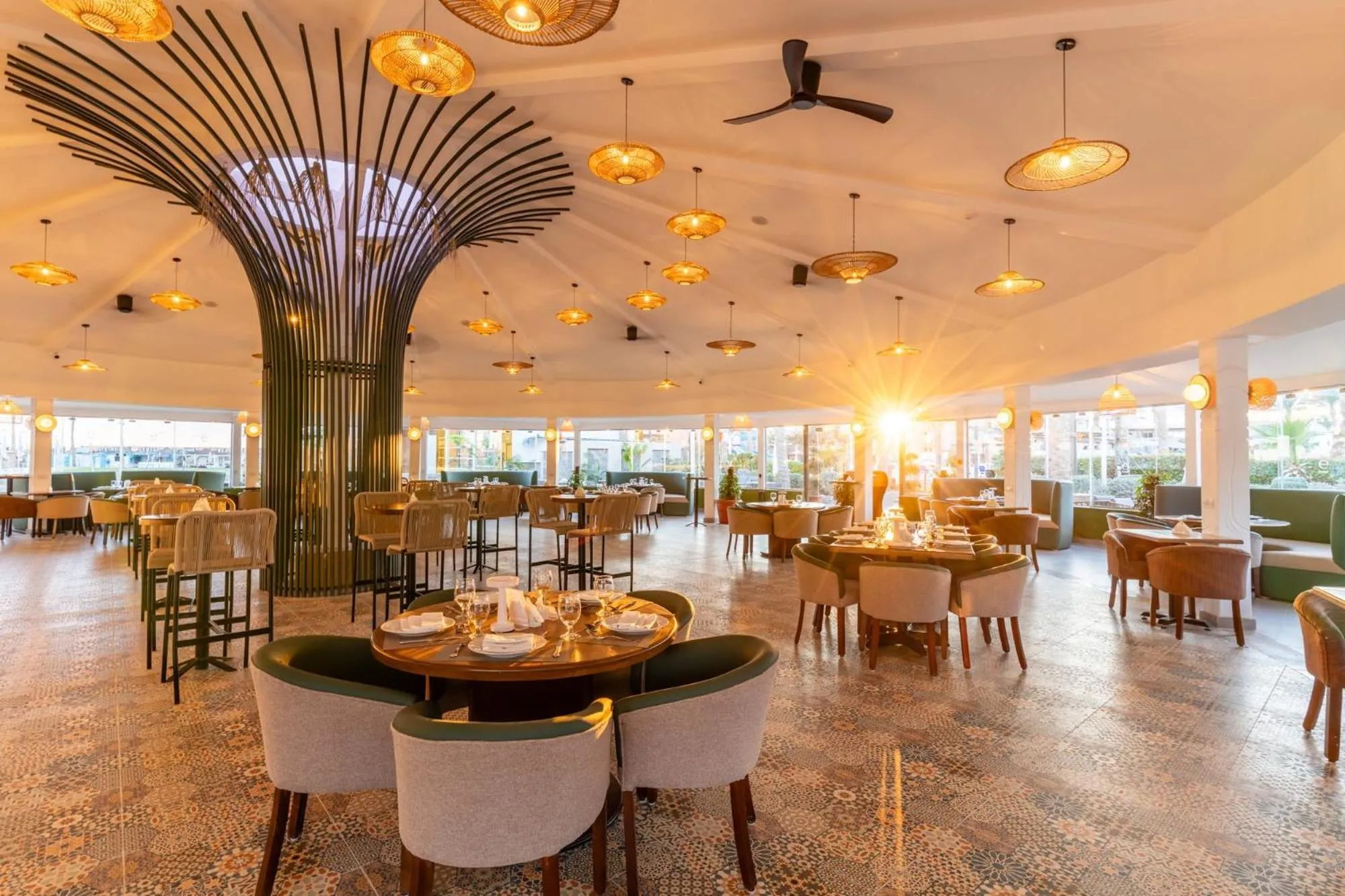 Restaurant/places to eat in Sea Beach Edge By Rotana