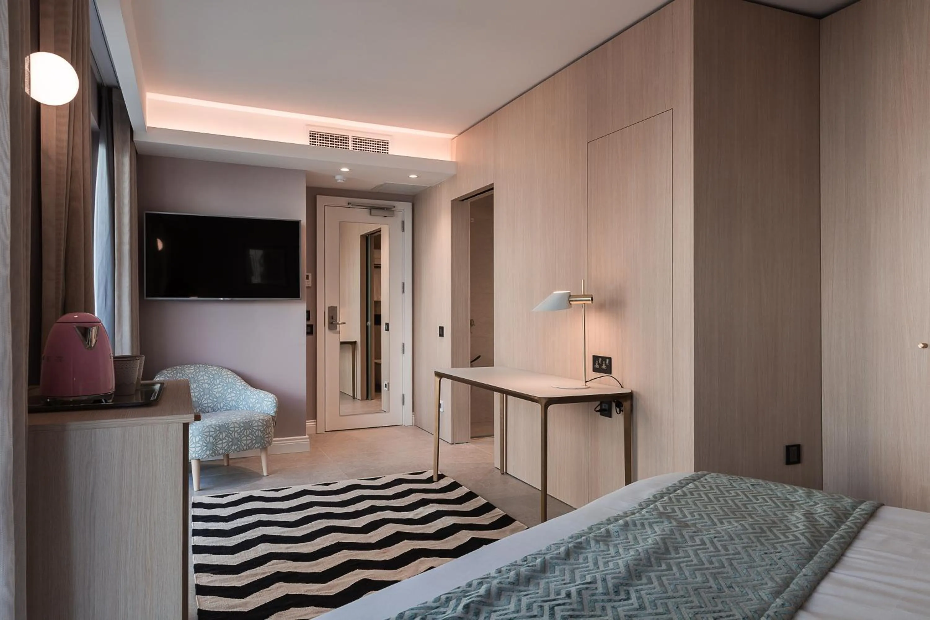 Bedroom, Bed in 123 MAINSTREET boutique hotel