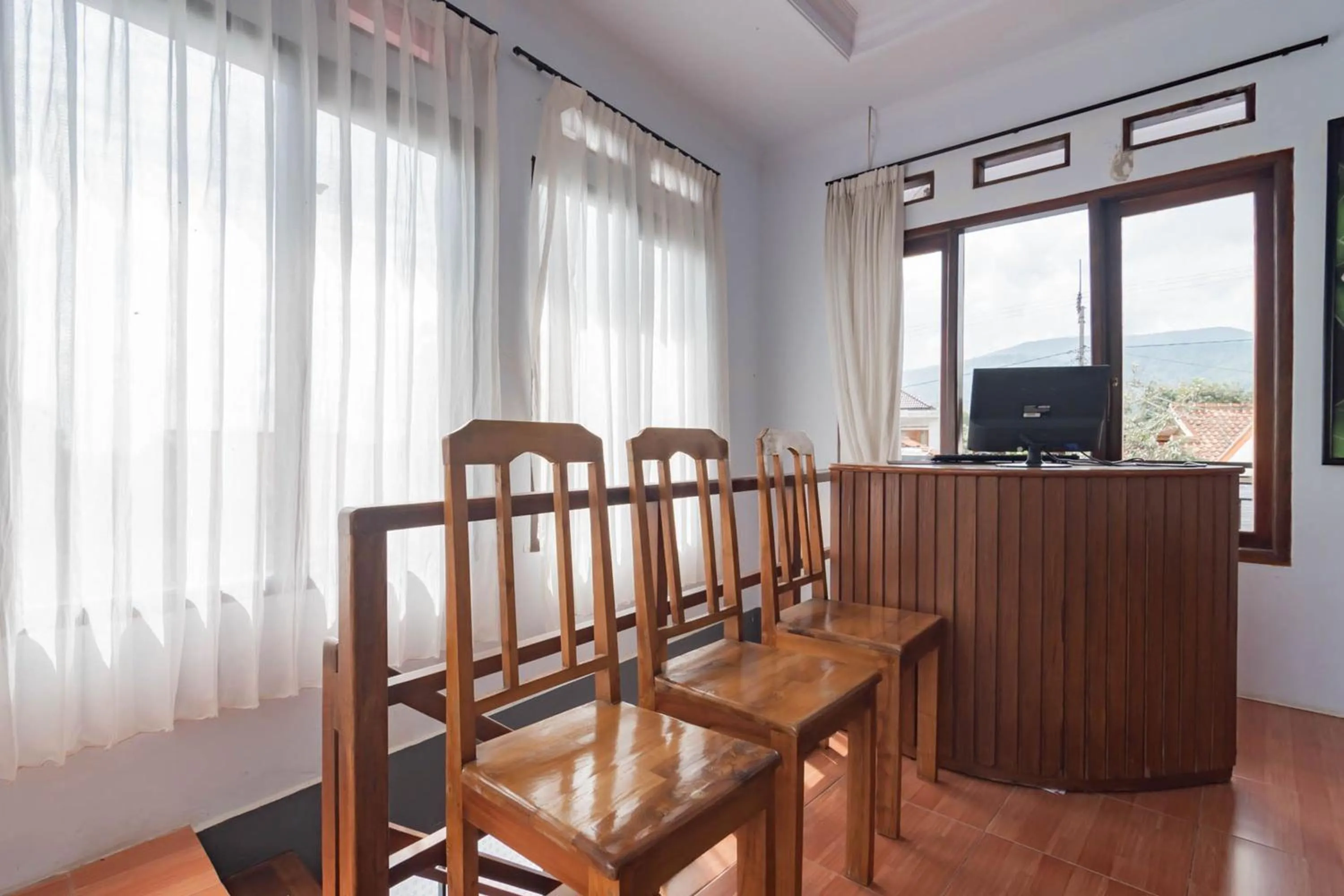 Lobby or reception in Erika Homestay Lembang Mitra RedDoorz