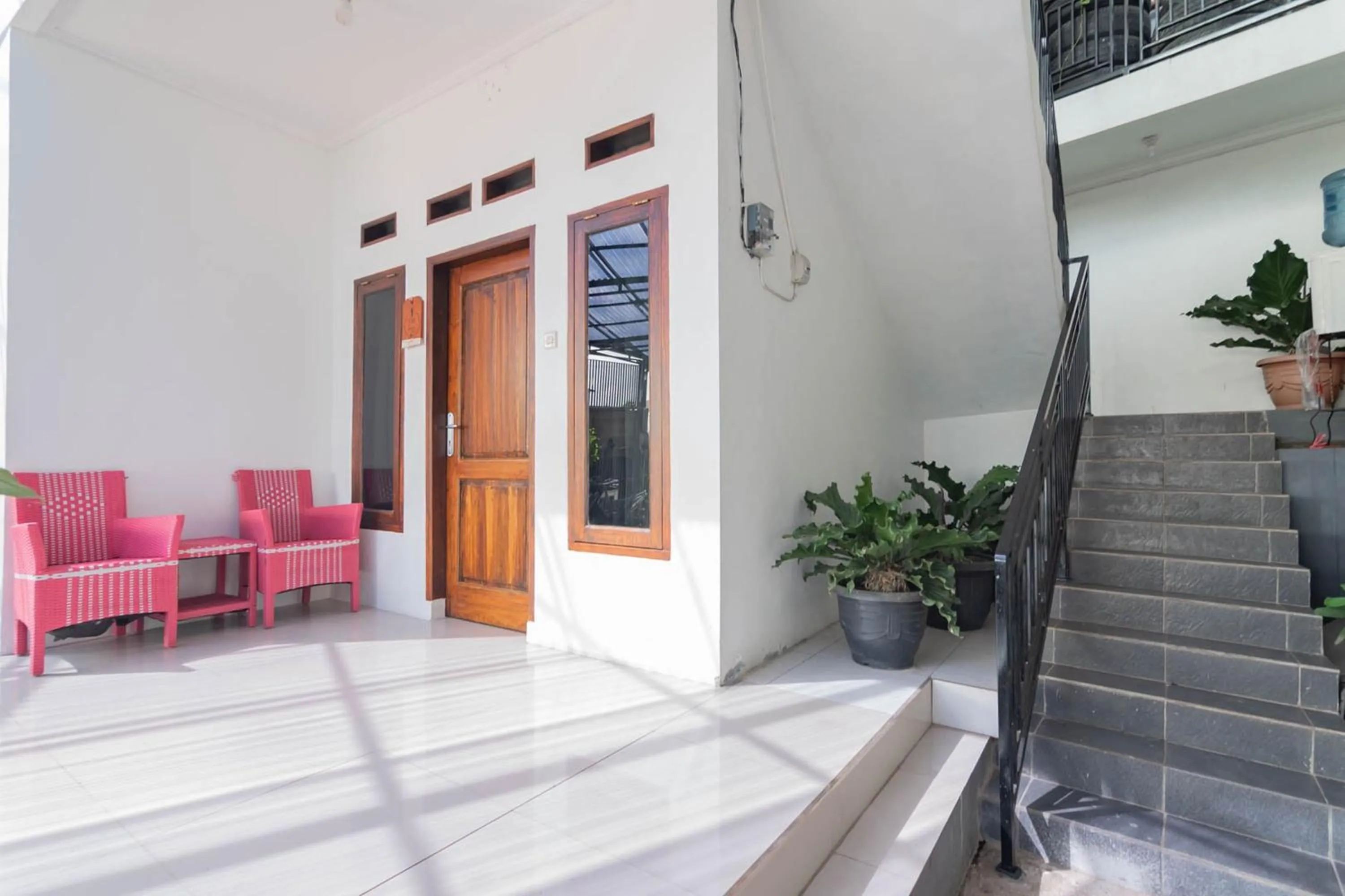 Seating area in Erika Homestay Lembang Mitra RedDoorz