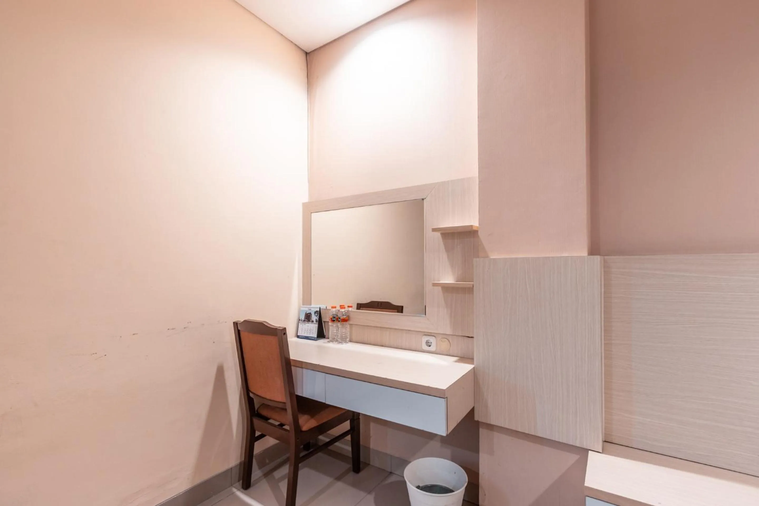 Kitchen or kitchenette in Collection O Hotel Igloo