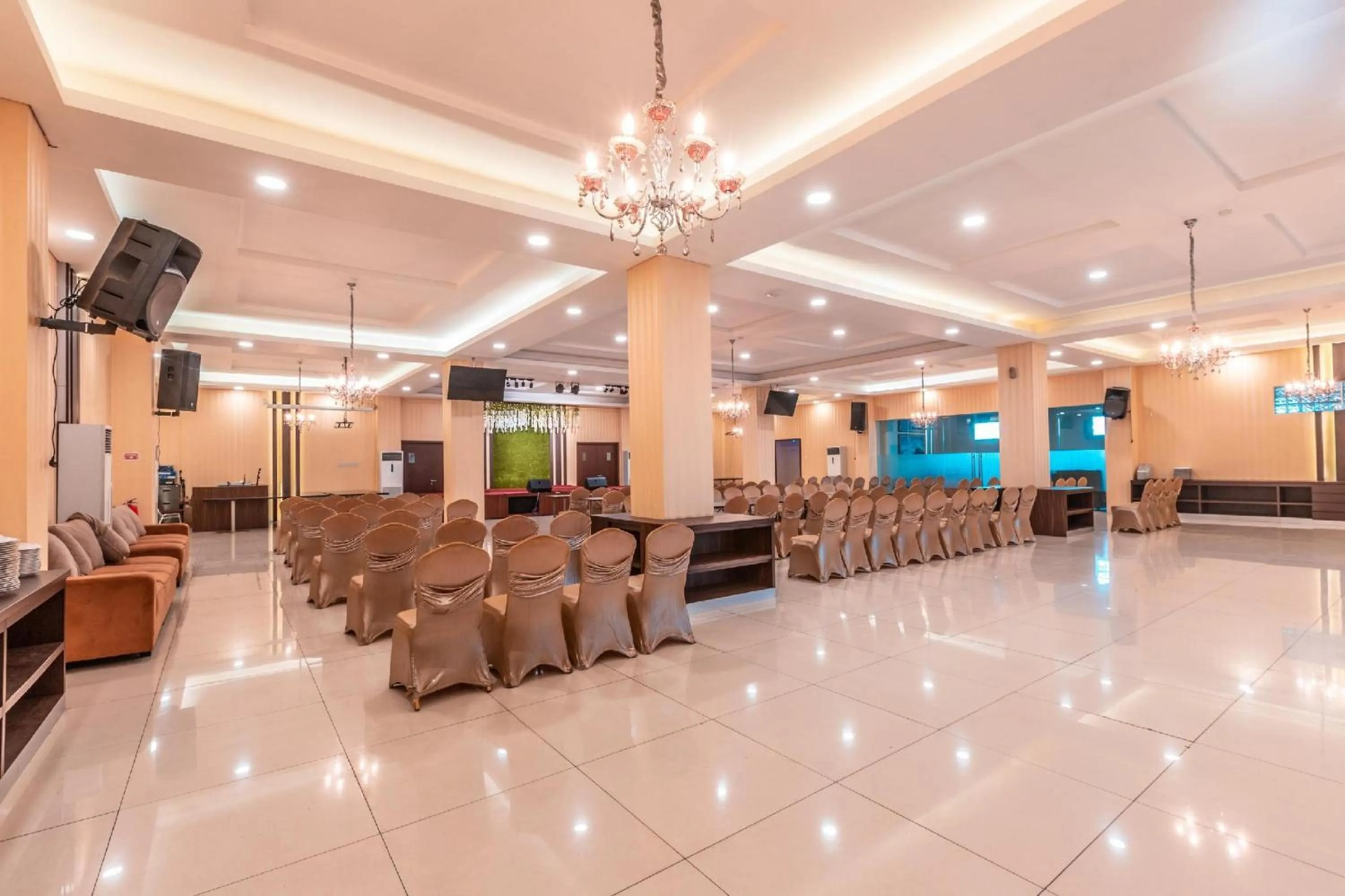 Meeting/conference room in Collection O Hotel Igloo