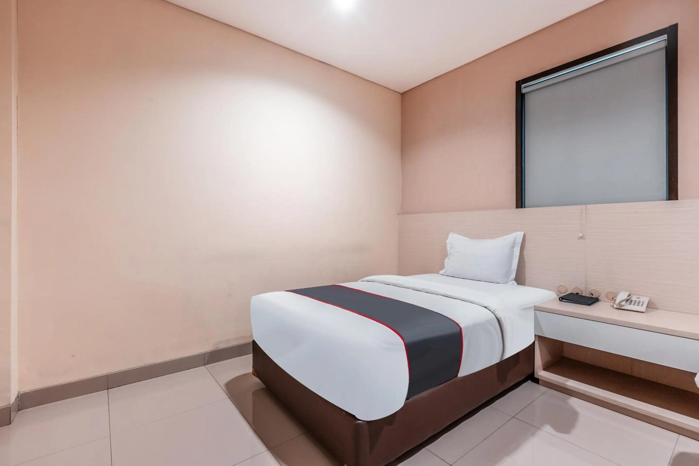 Photo of the whole room, Bed in Collection O Hotel Igloo