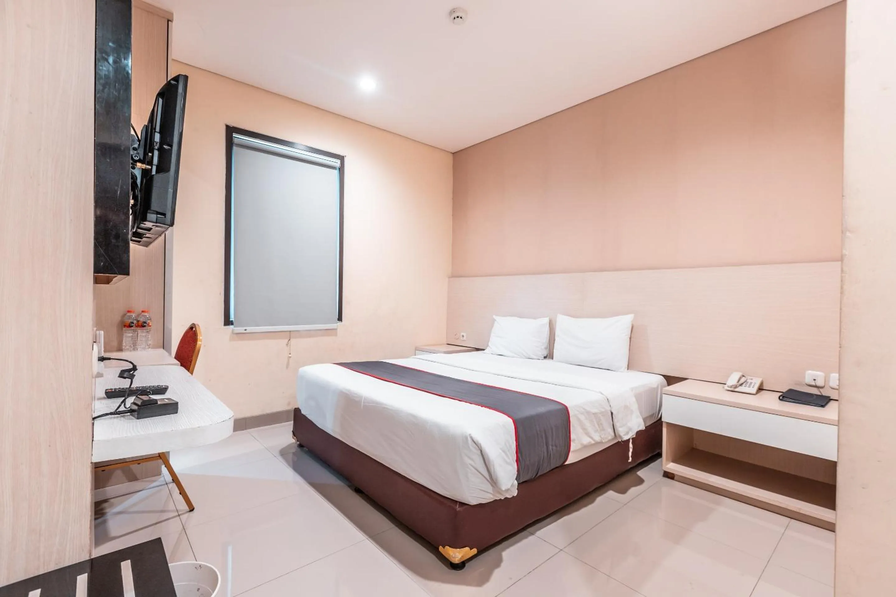 Photo of the whole room, Bed in Collection O Hotel Igloo