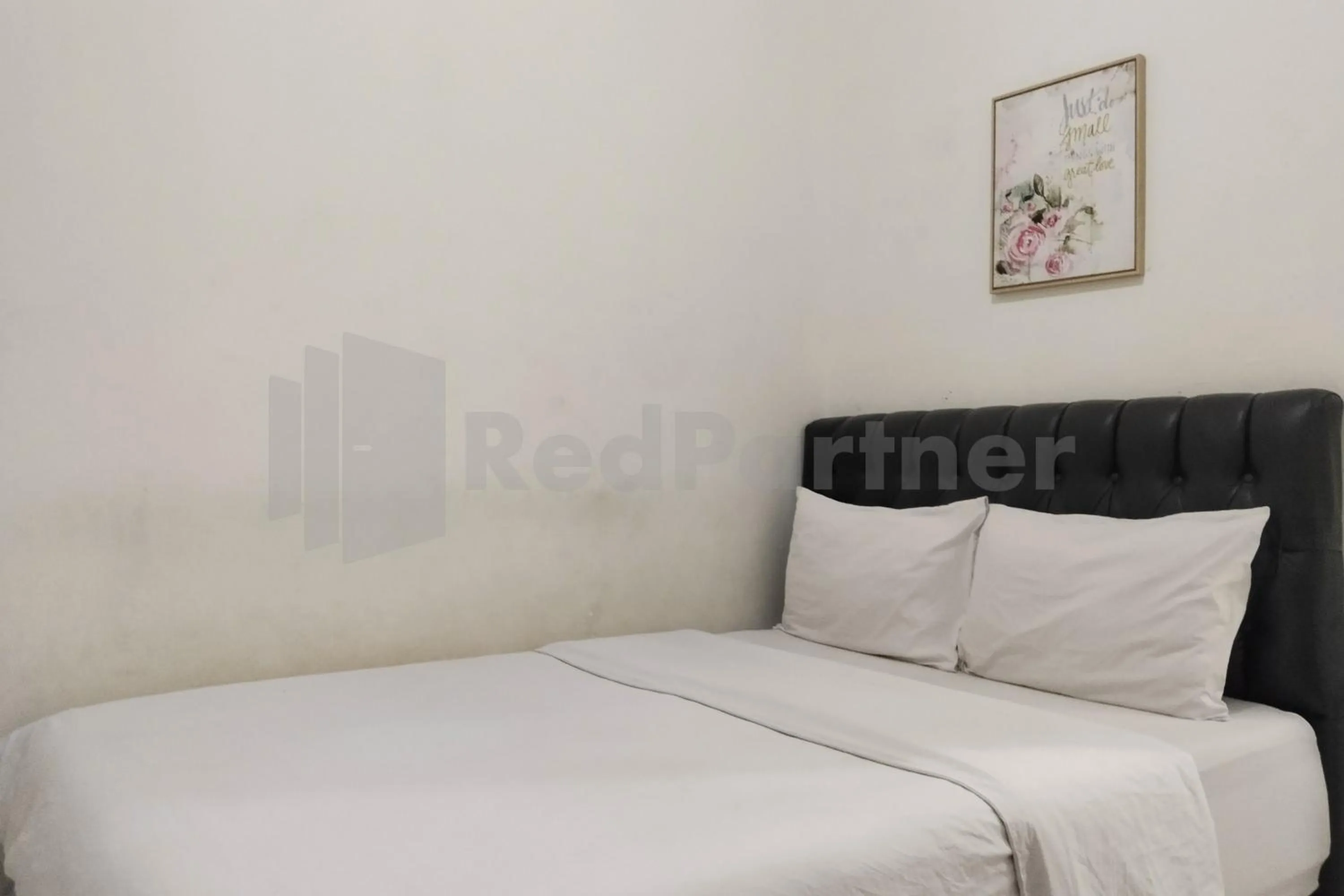 Bedroom in House Of Mahira Syariah Mitra RedDoorz