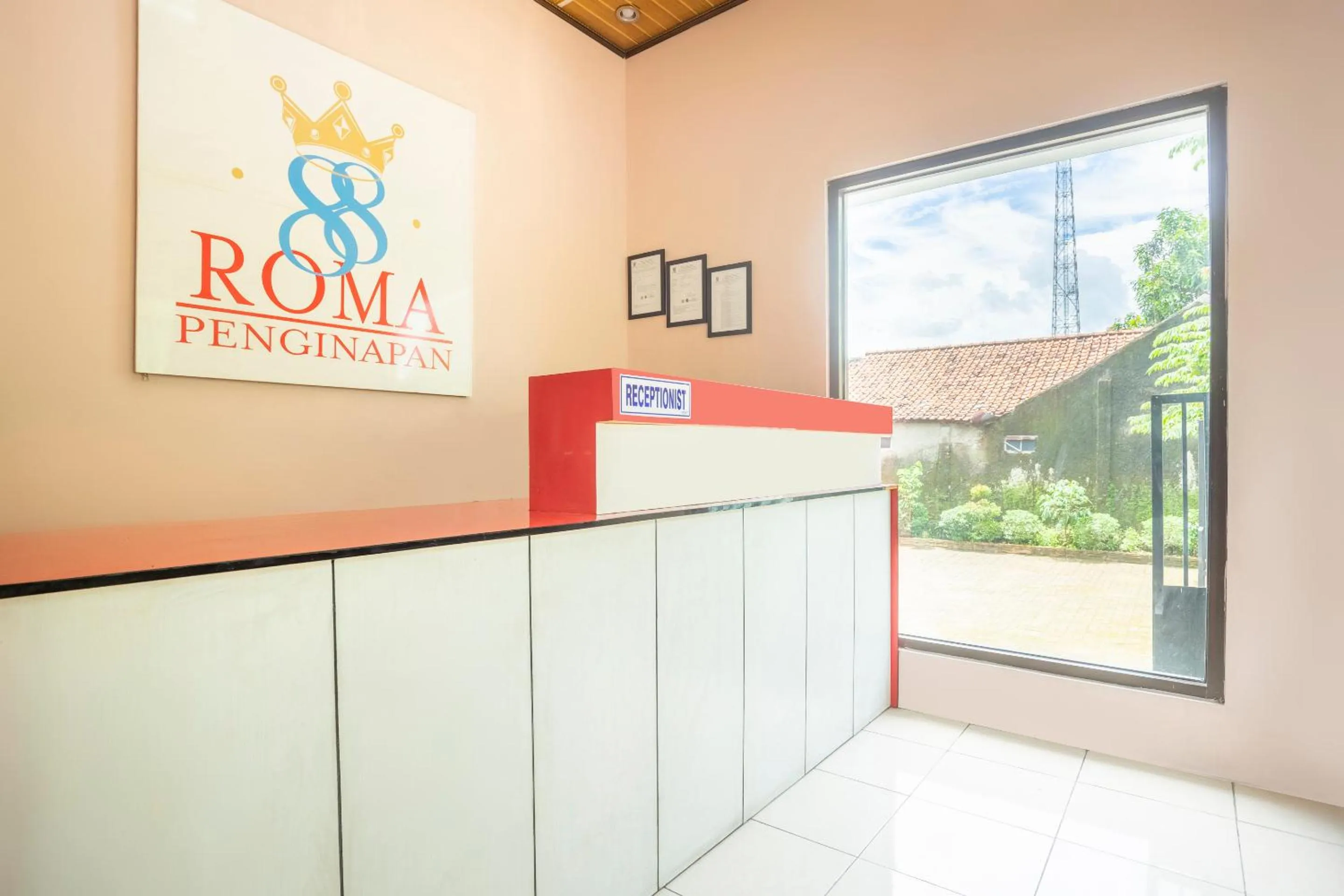Lobby or reception, Lobby/Reception in SPOT ON 2974 Penginapan Roma 88
