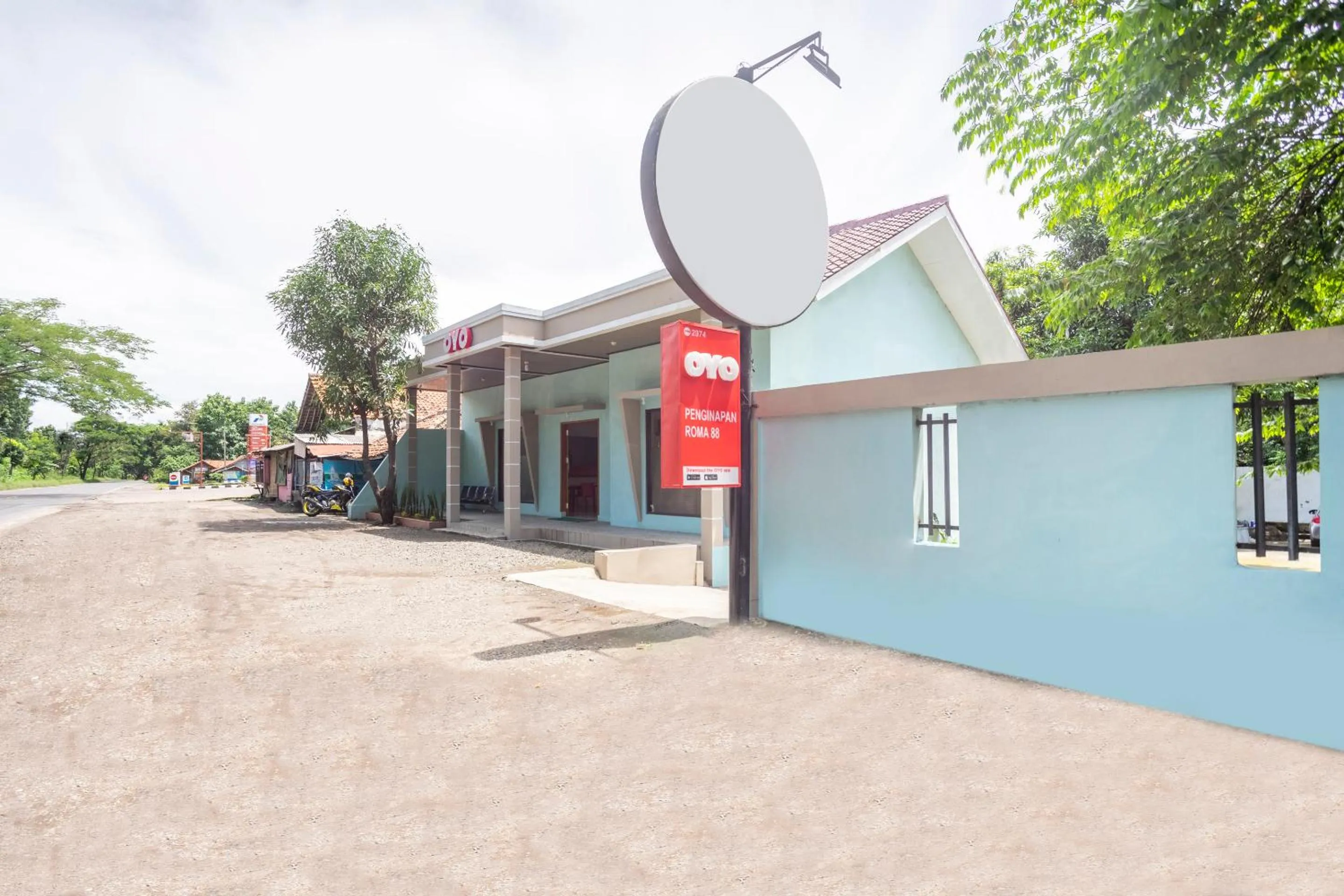 Facade/entrance, Property Building in SPOT ON 2974 Penginapan Roma 88